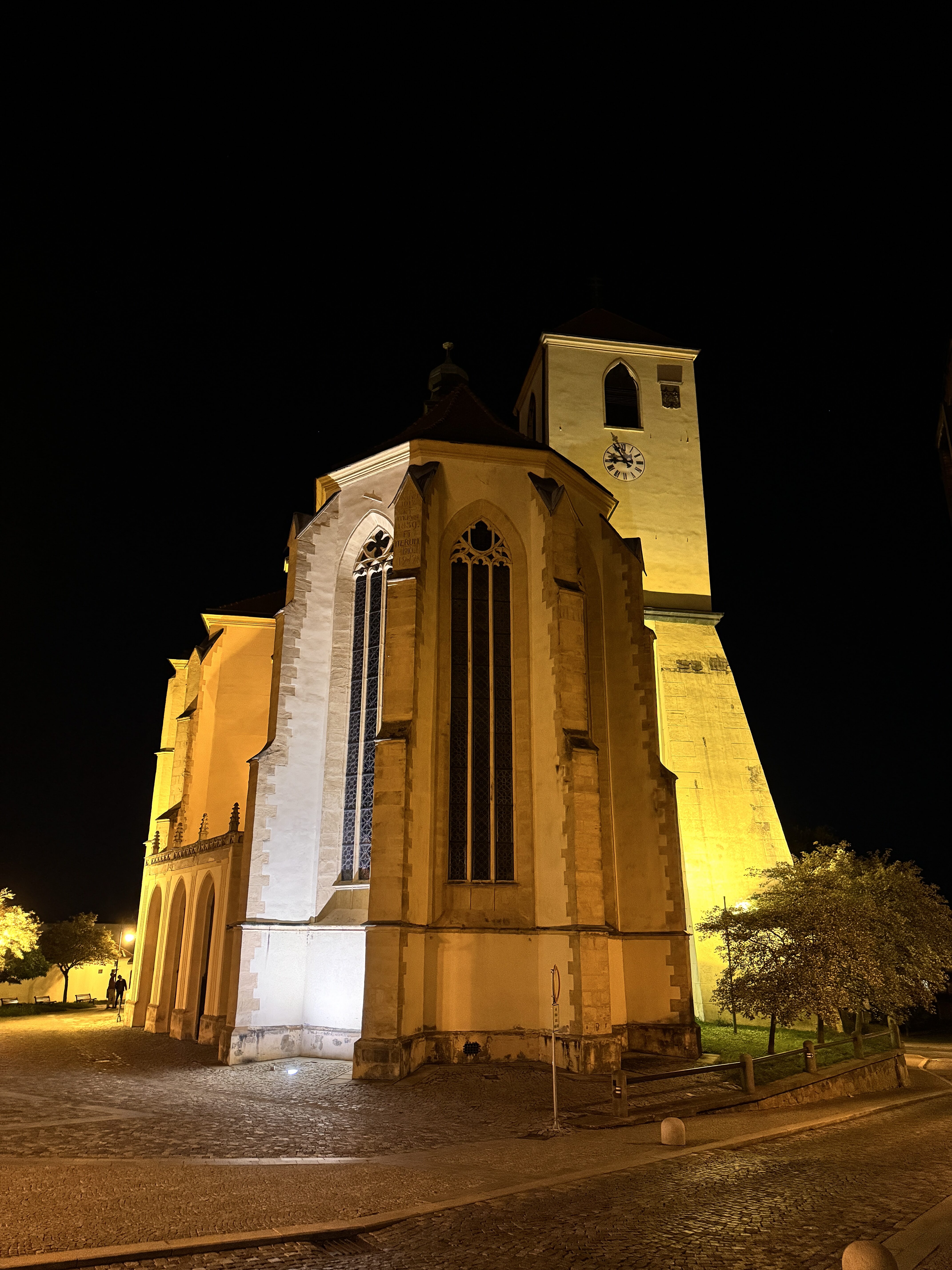 iPhone 15 pro foto noc 15