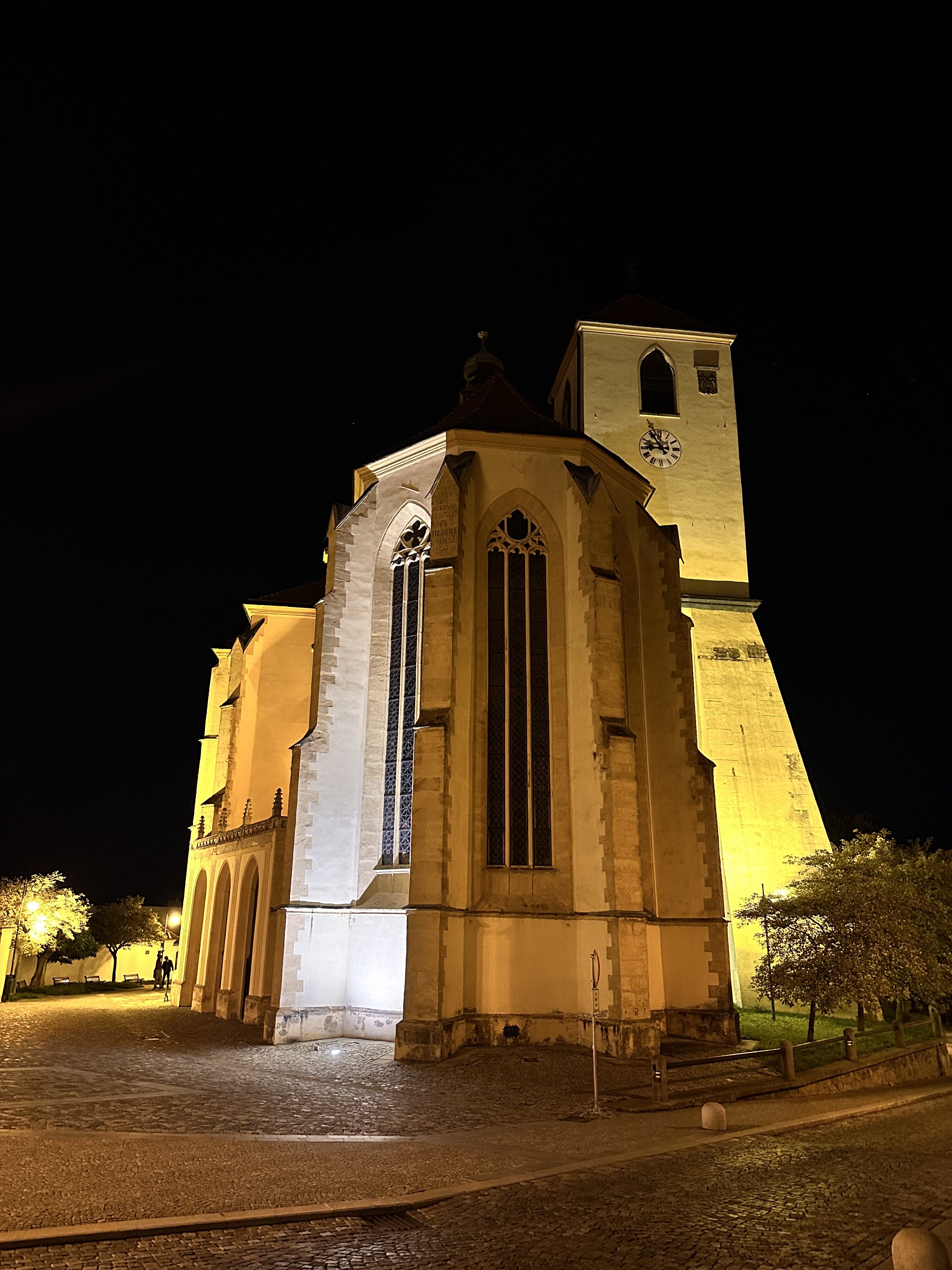 iphone 14 pro foto noc 15