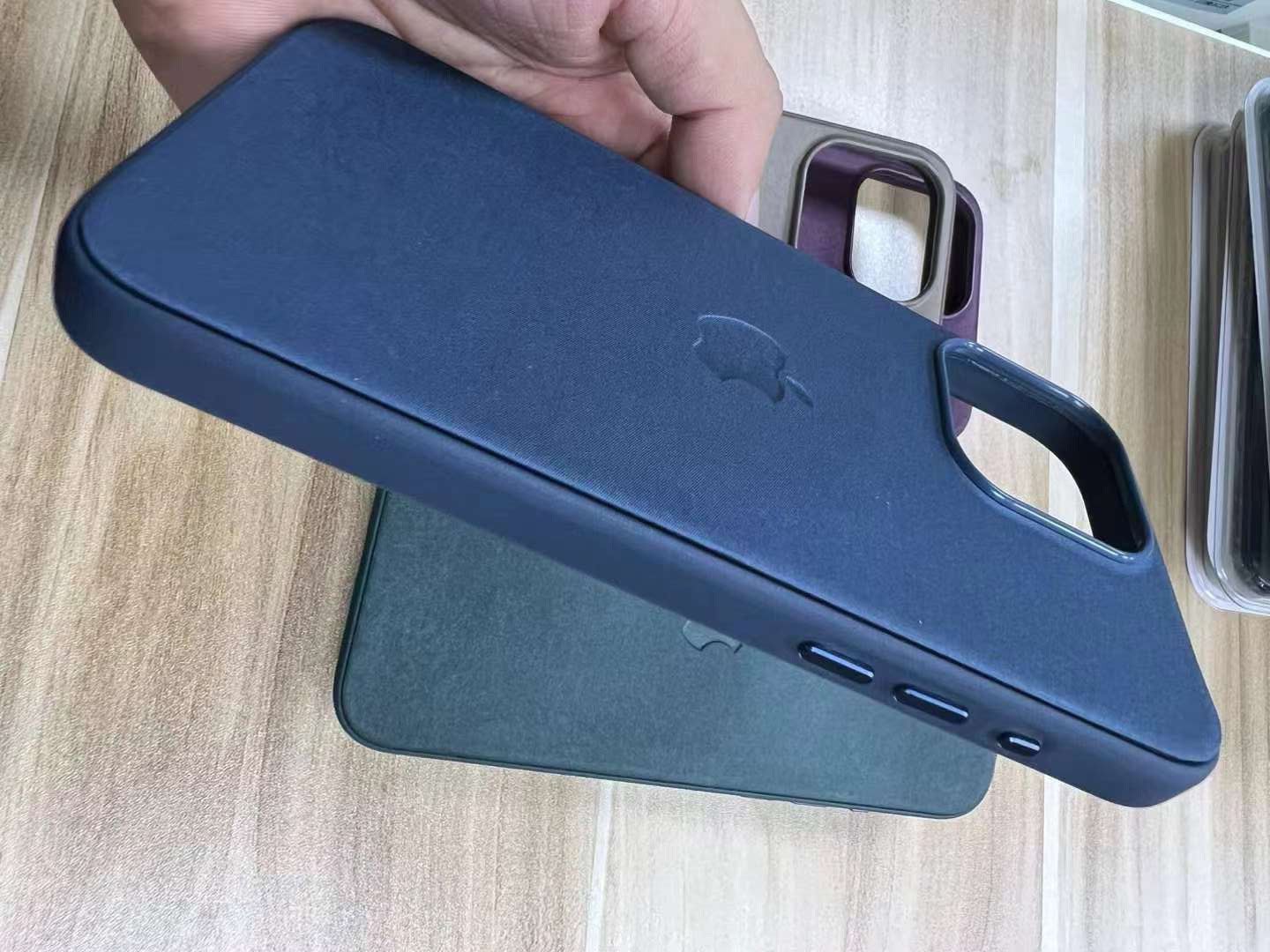iphone 15 Apple magic case iphone 15 Apple magic case