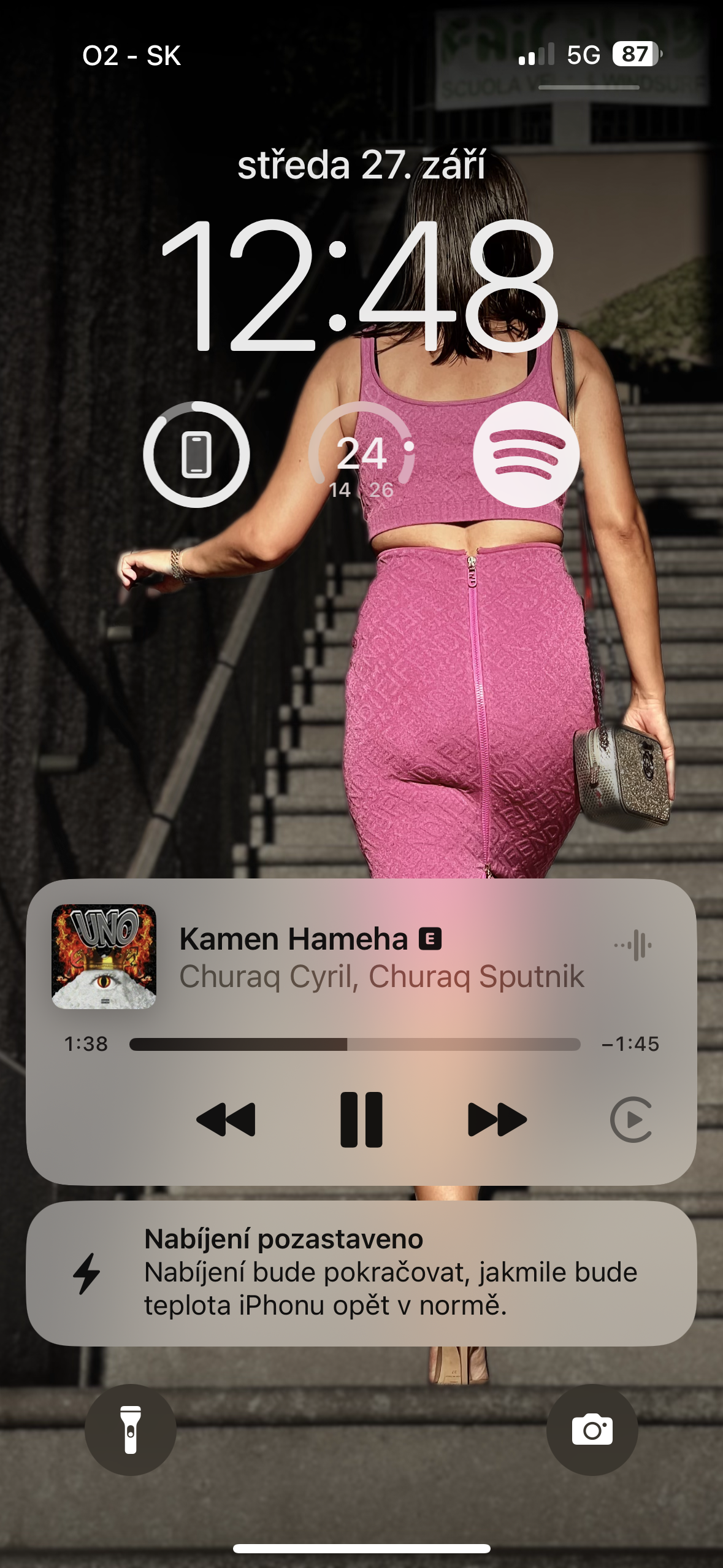 phone lock screen music