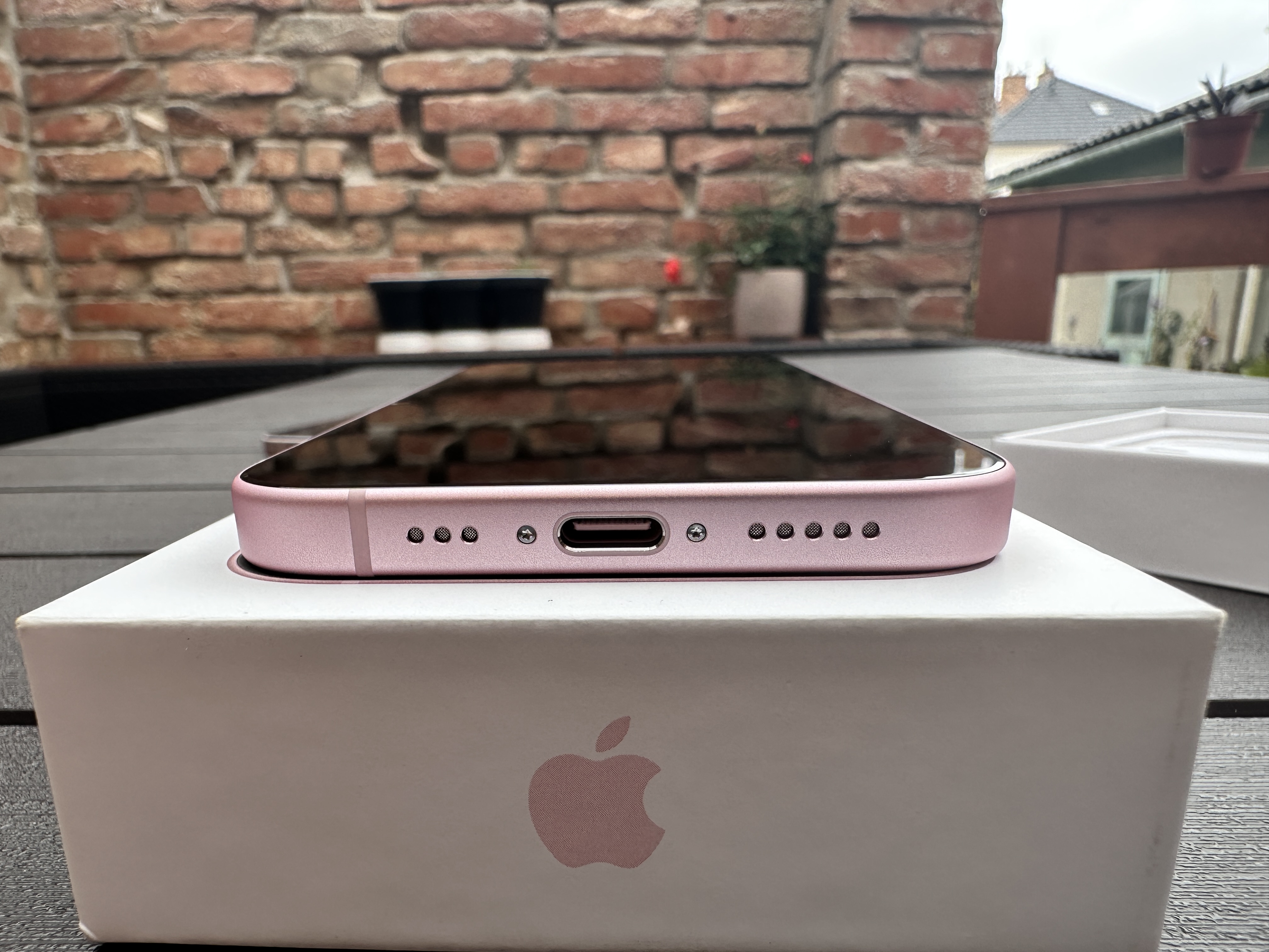 pink iphone usb c port
