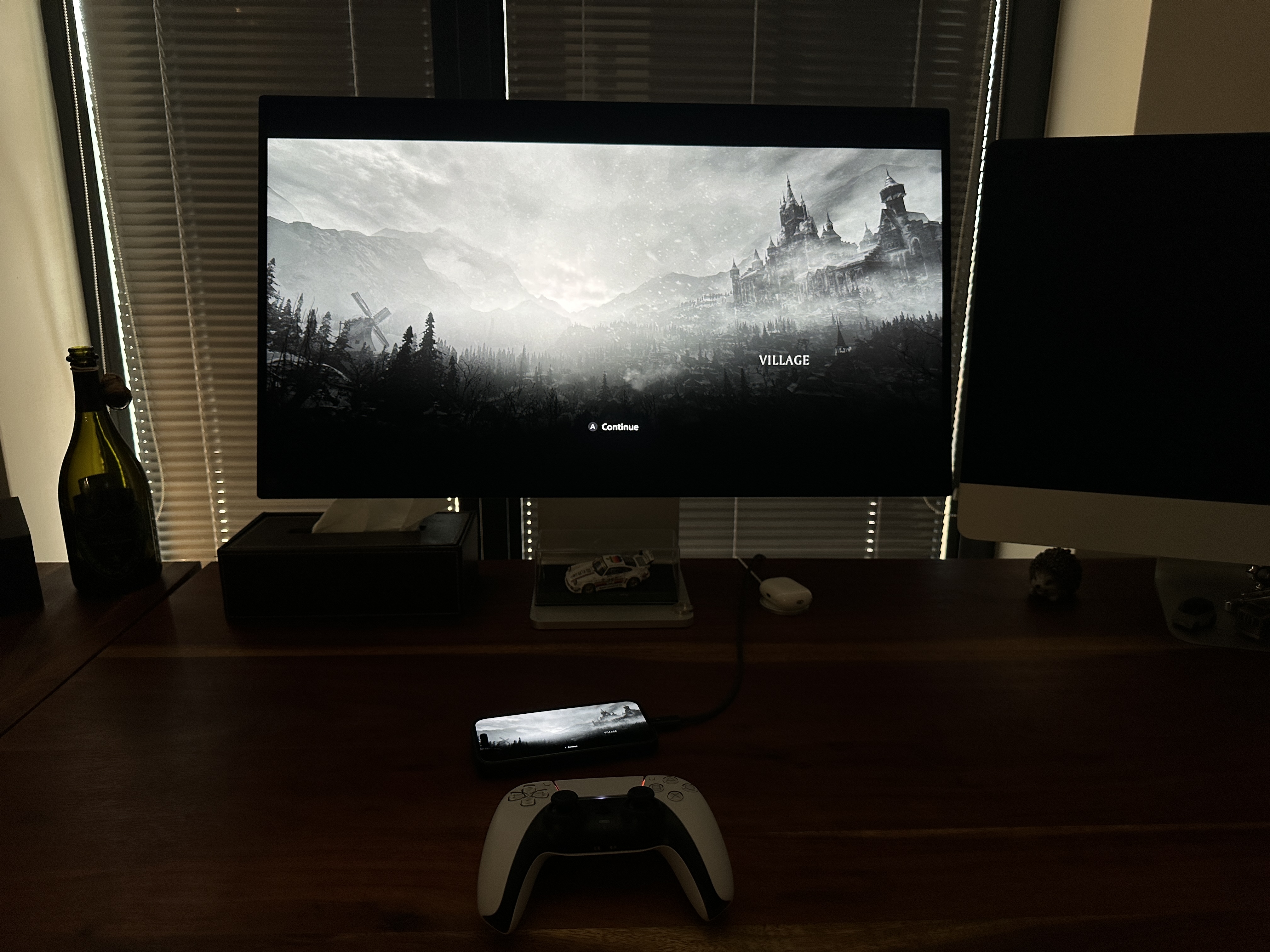 gaming setup monitor controller