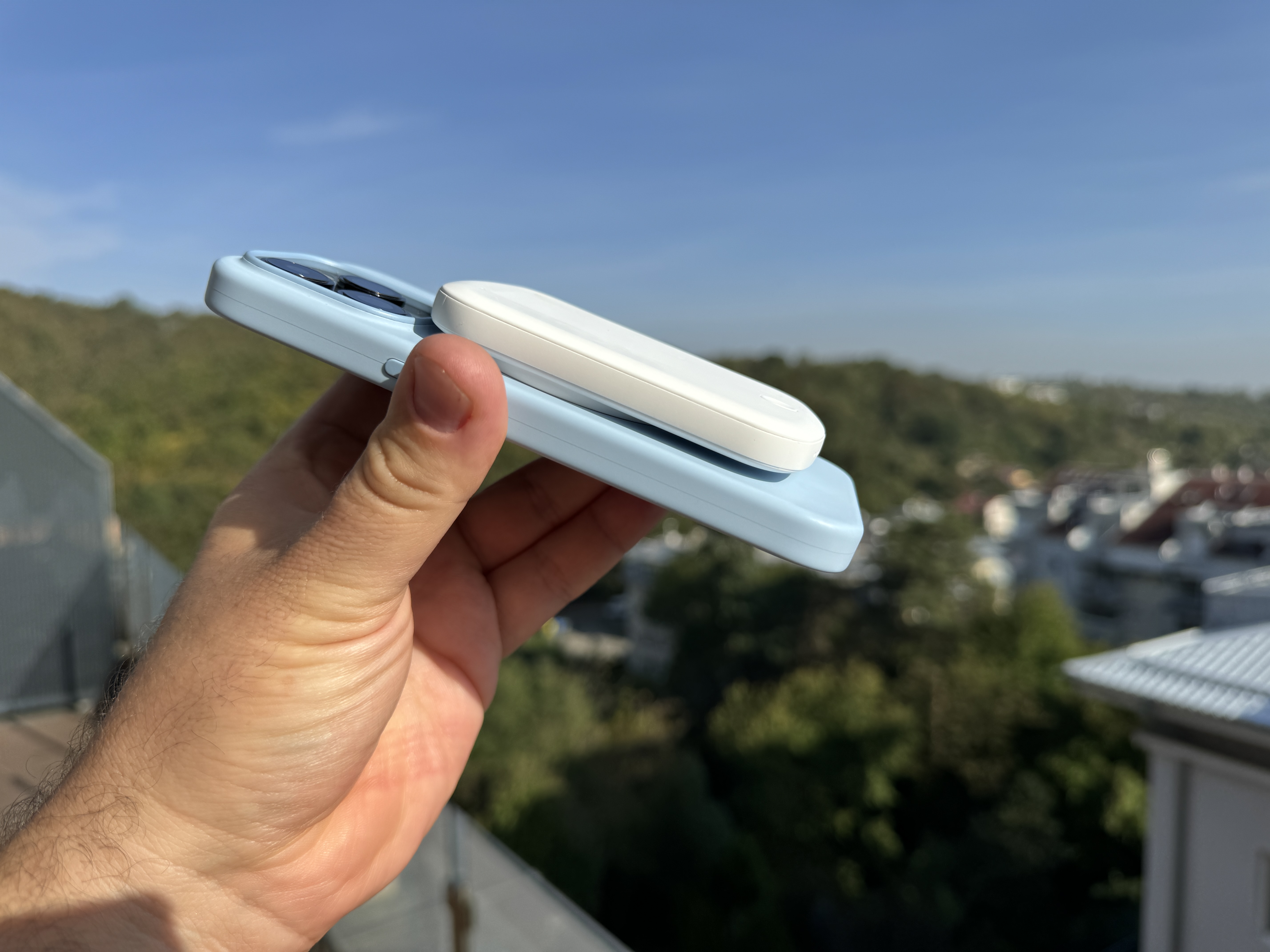 hand holding phone with battery pack