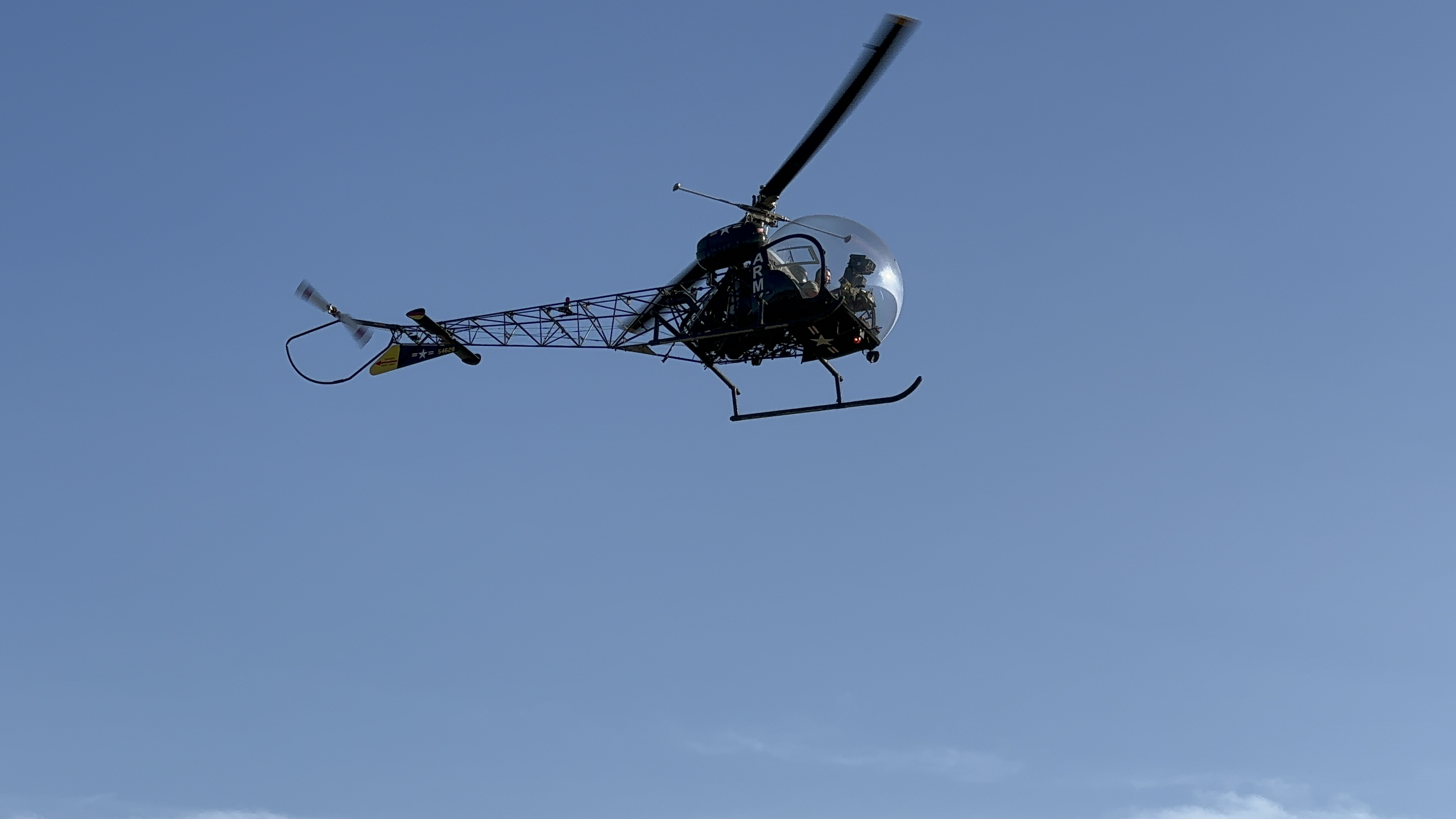 helicopter flying side view