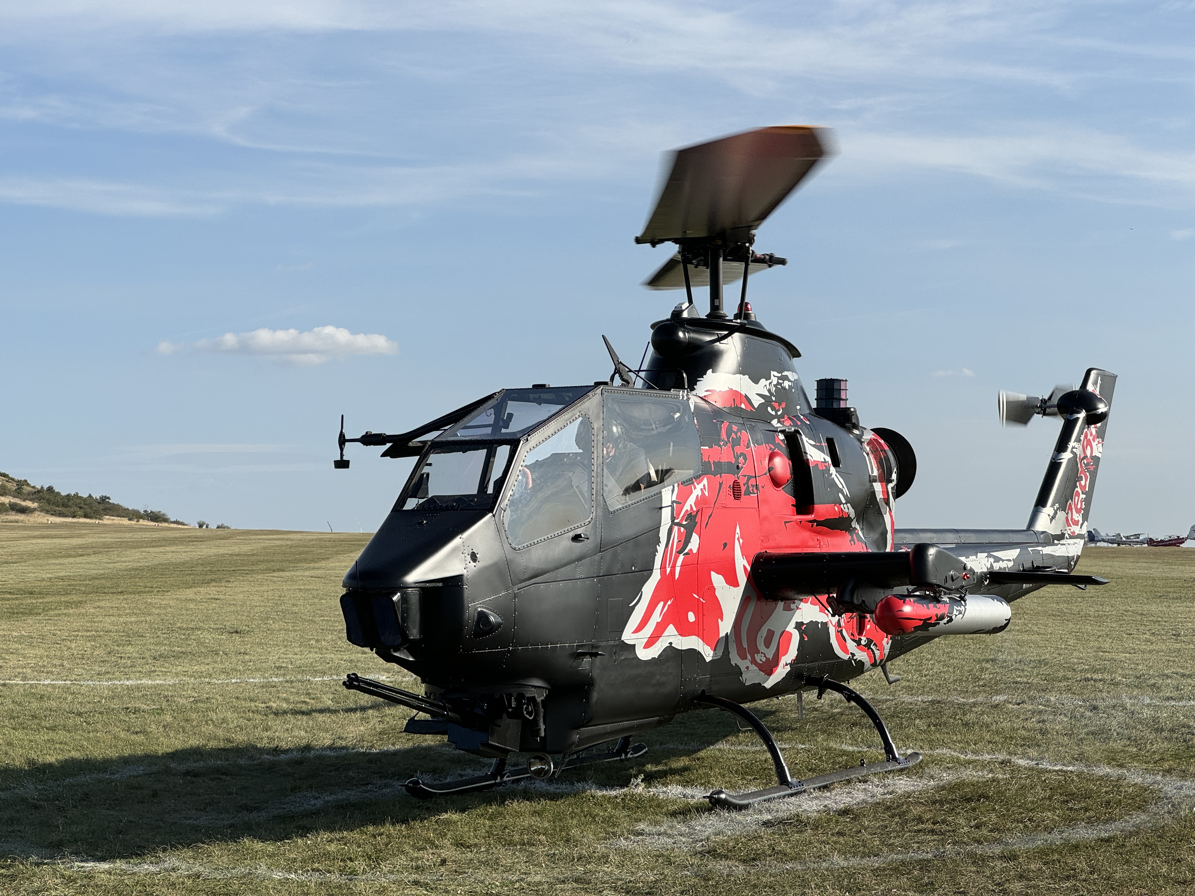 helicopter side view field