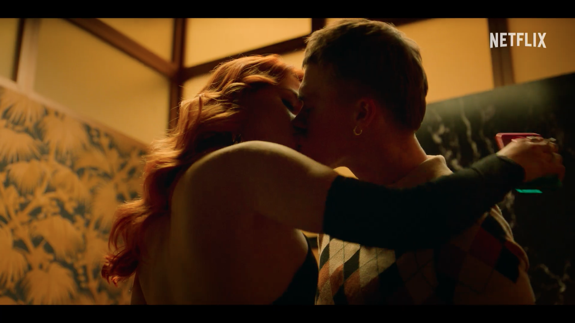 netflix kissing scene