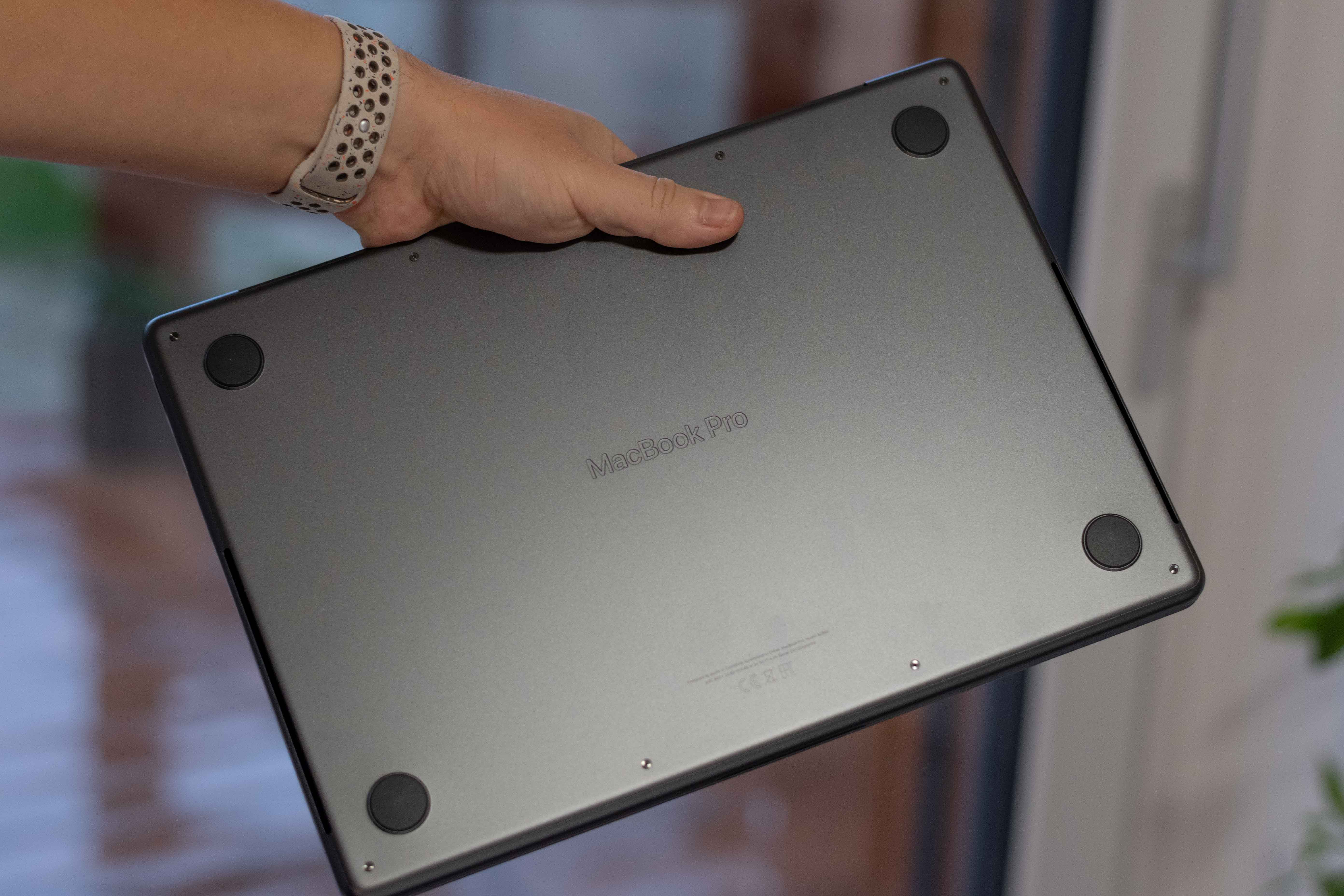 MacBook Pro M3 Max LsA 33 MacBook Pro M3 Max LsA 33