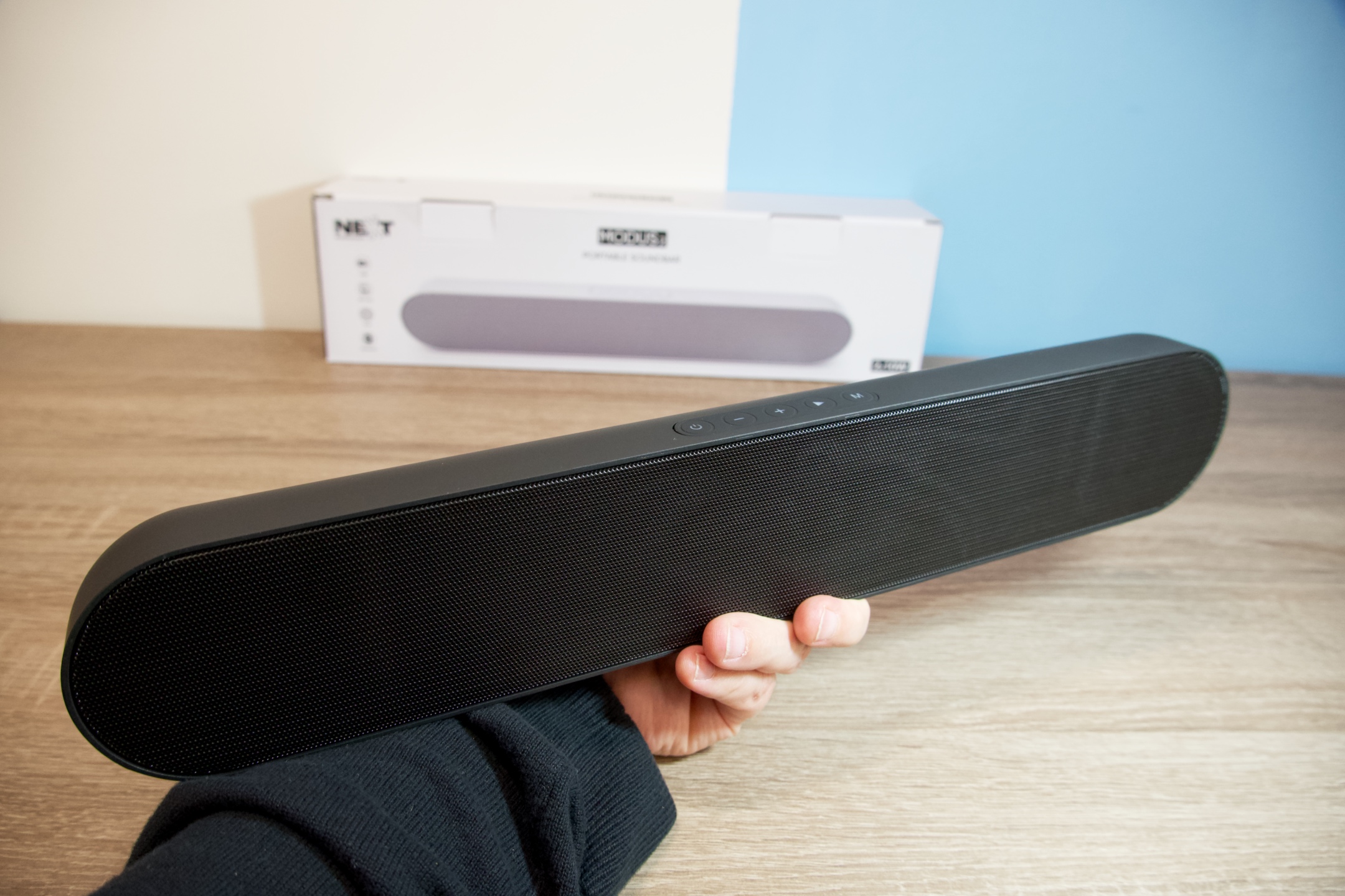 Modus2 fornt in hand