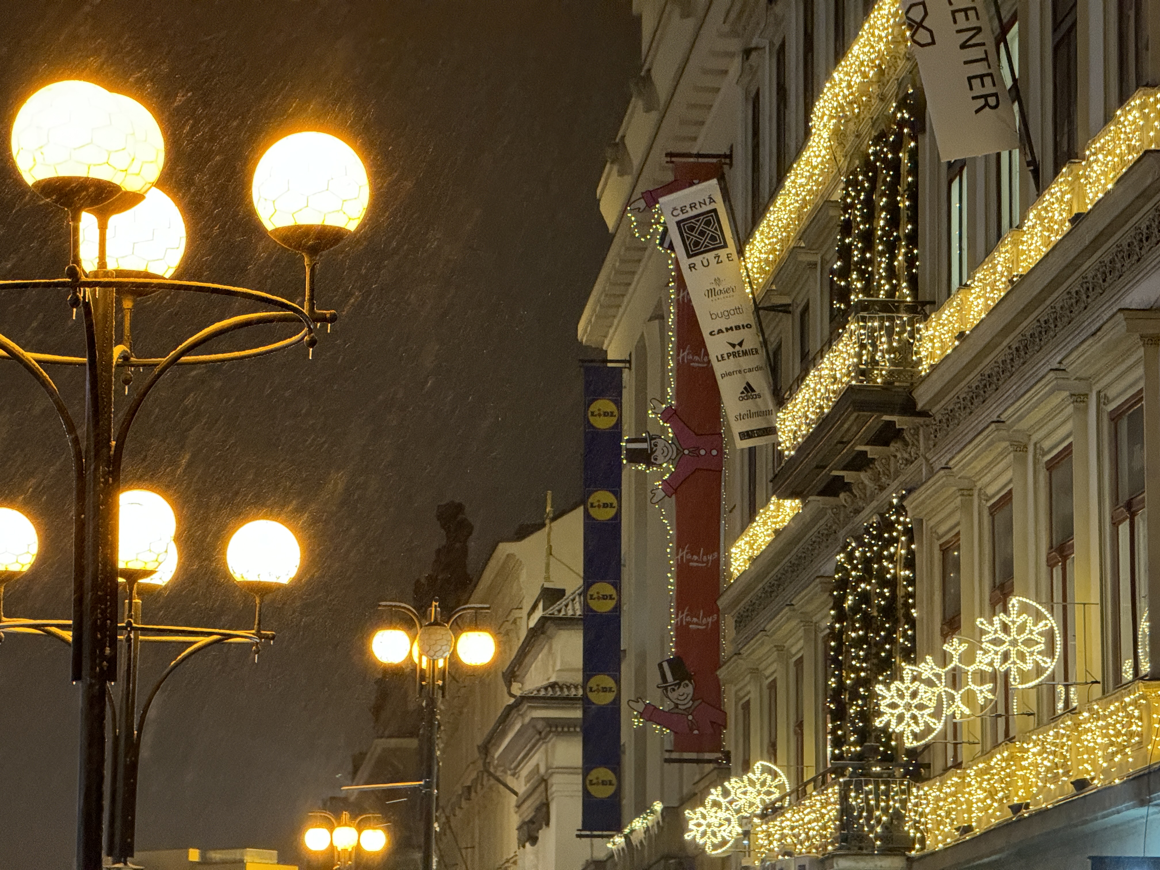 street lights decorations night