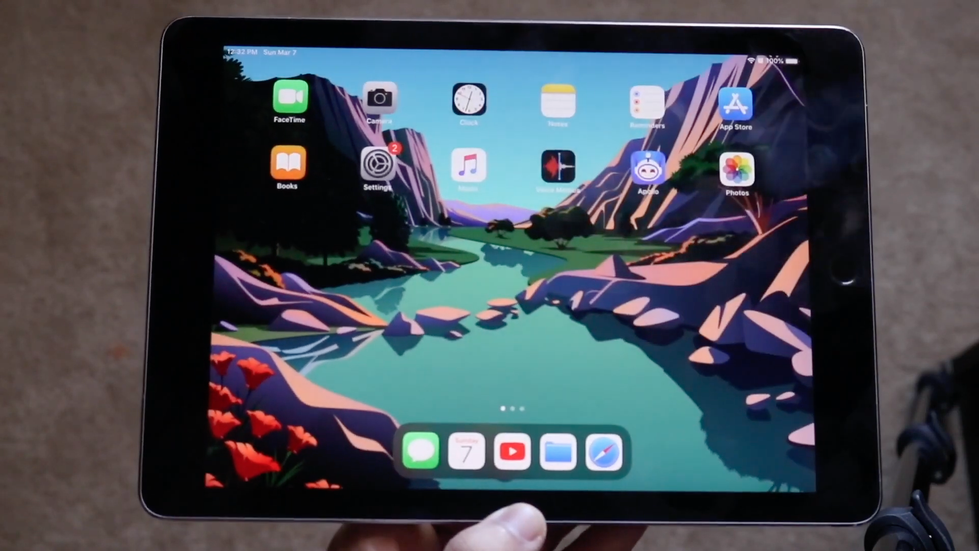 tablet landscape display