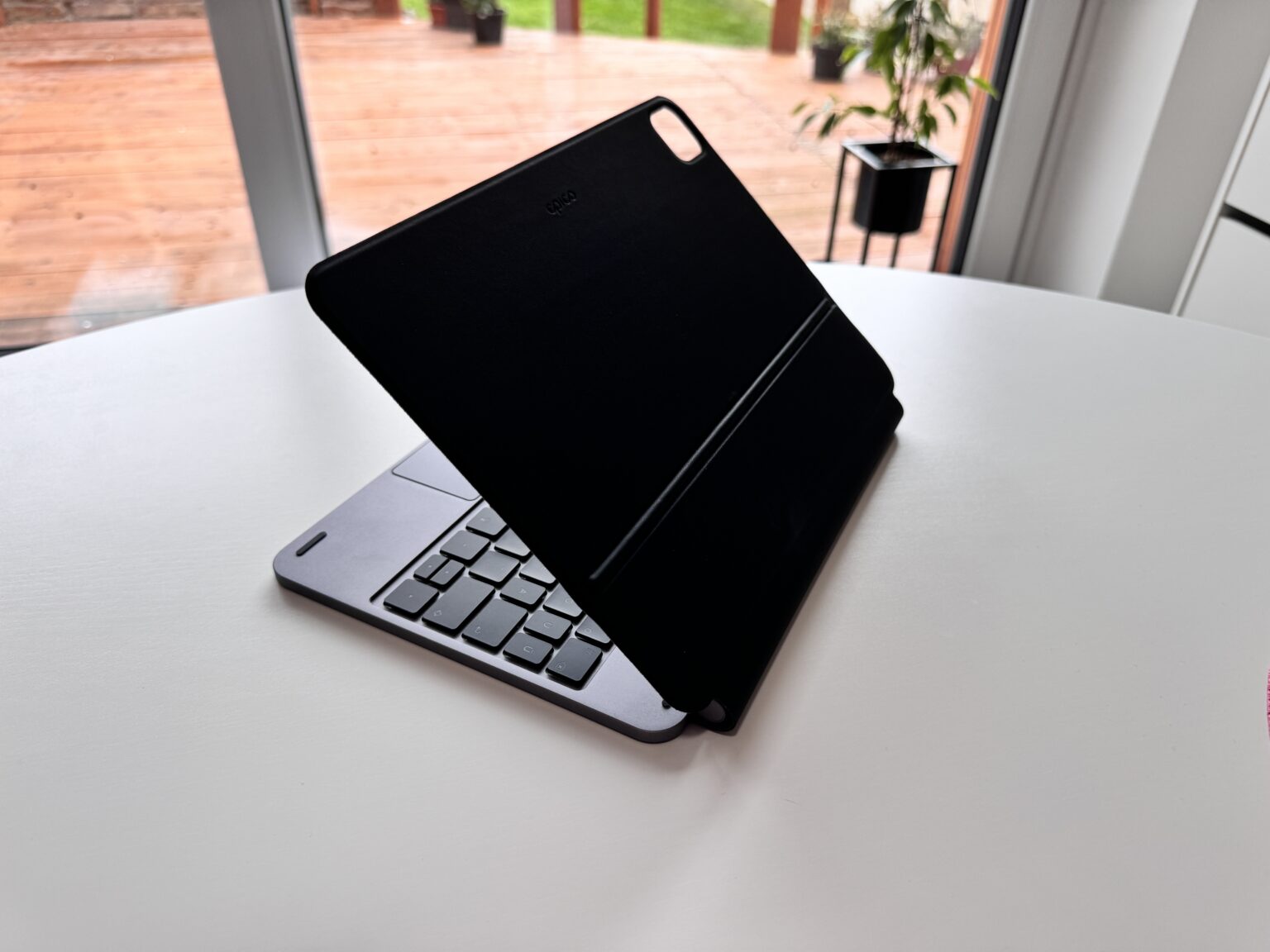 Recenze EPICO Aluminium Keyboard Case Klávesnice k iPadu, která jej