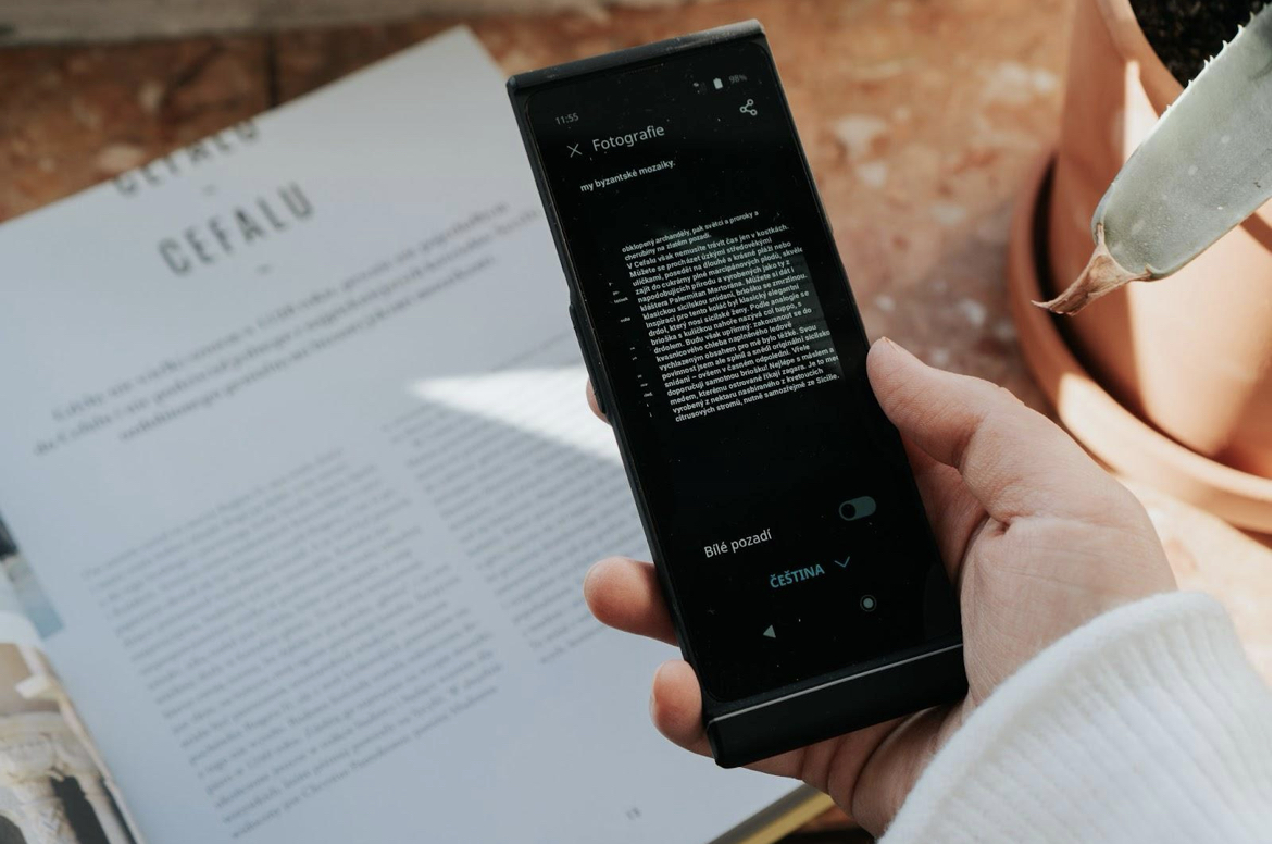 hand holding smartphone reading