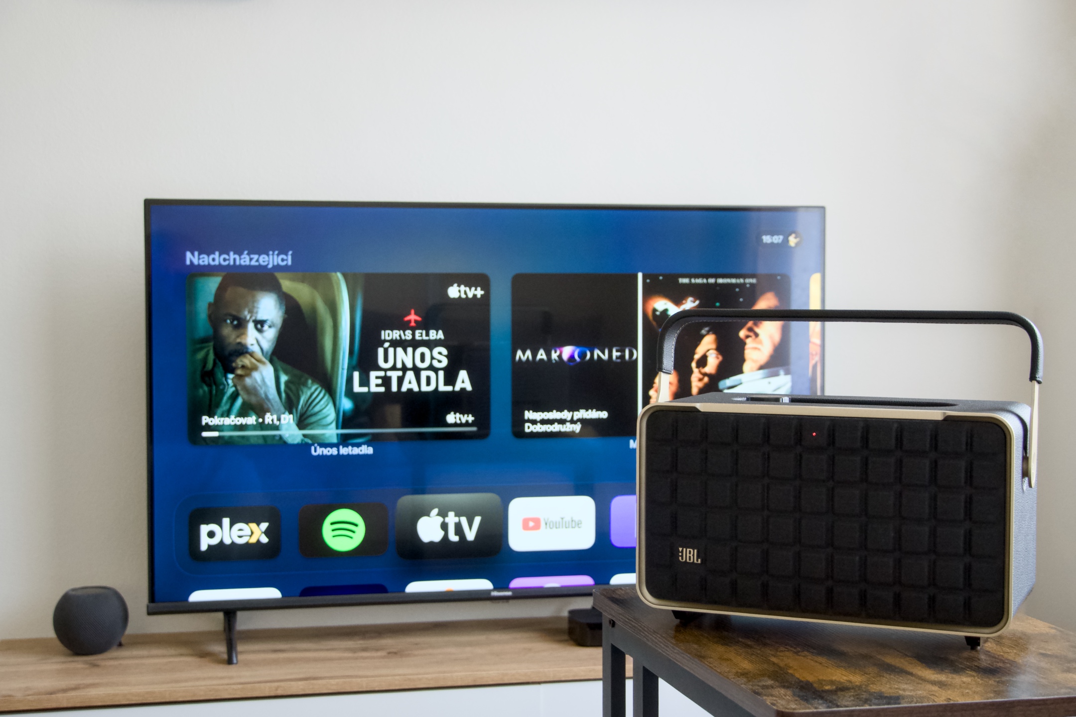 JBL Authentics 300 Apple TV table 2