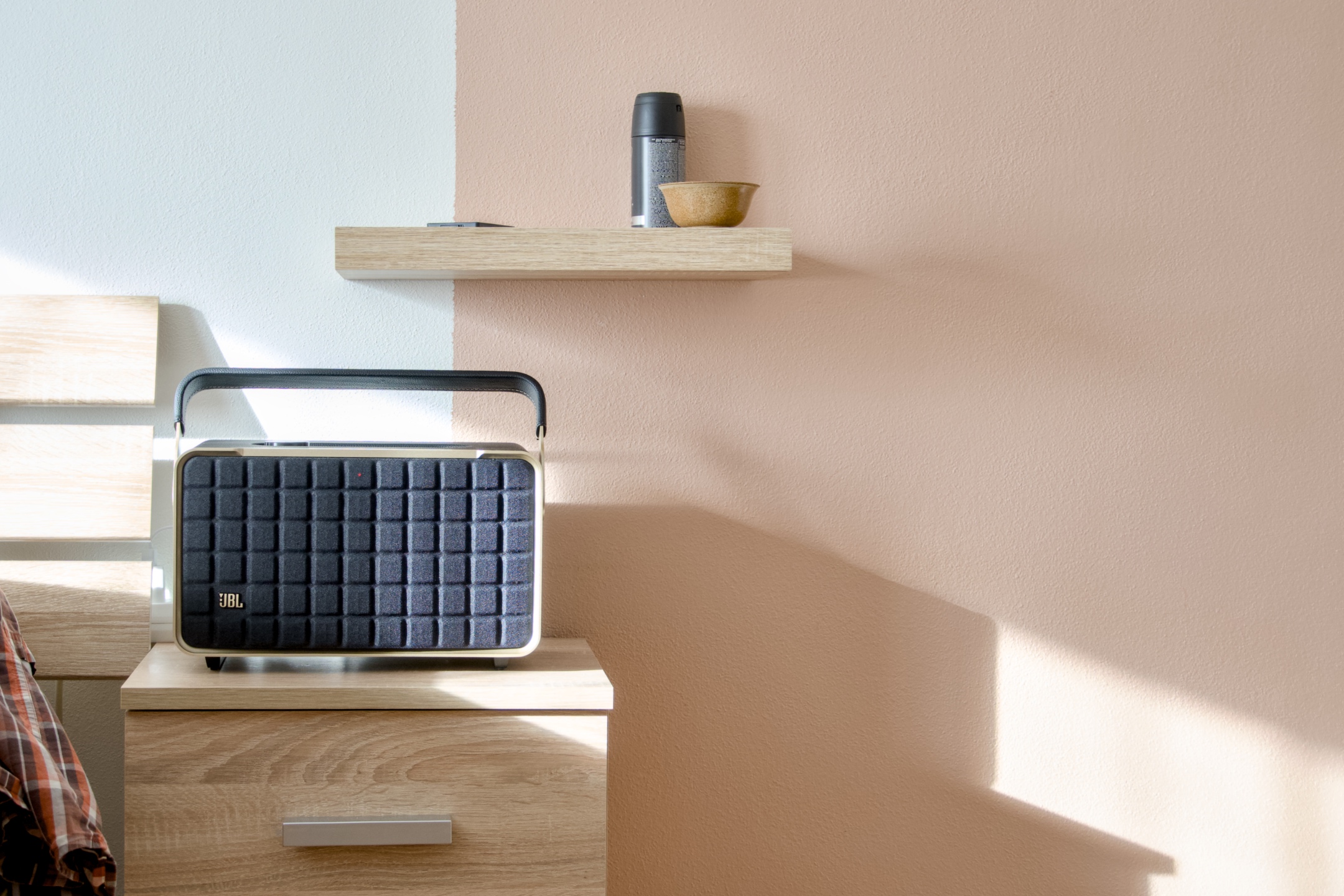 JBL Authentics 300 bedroom