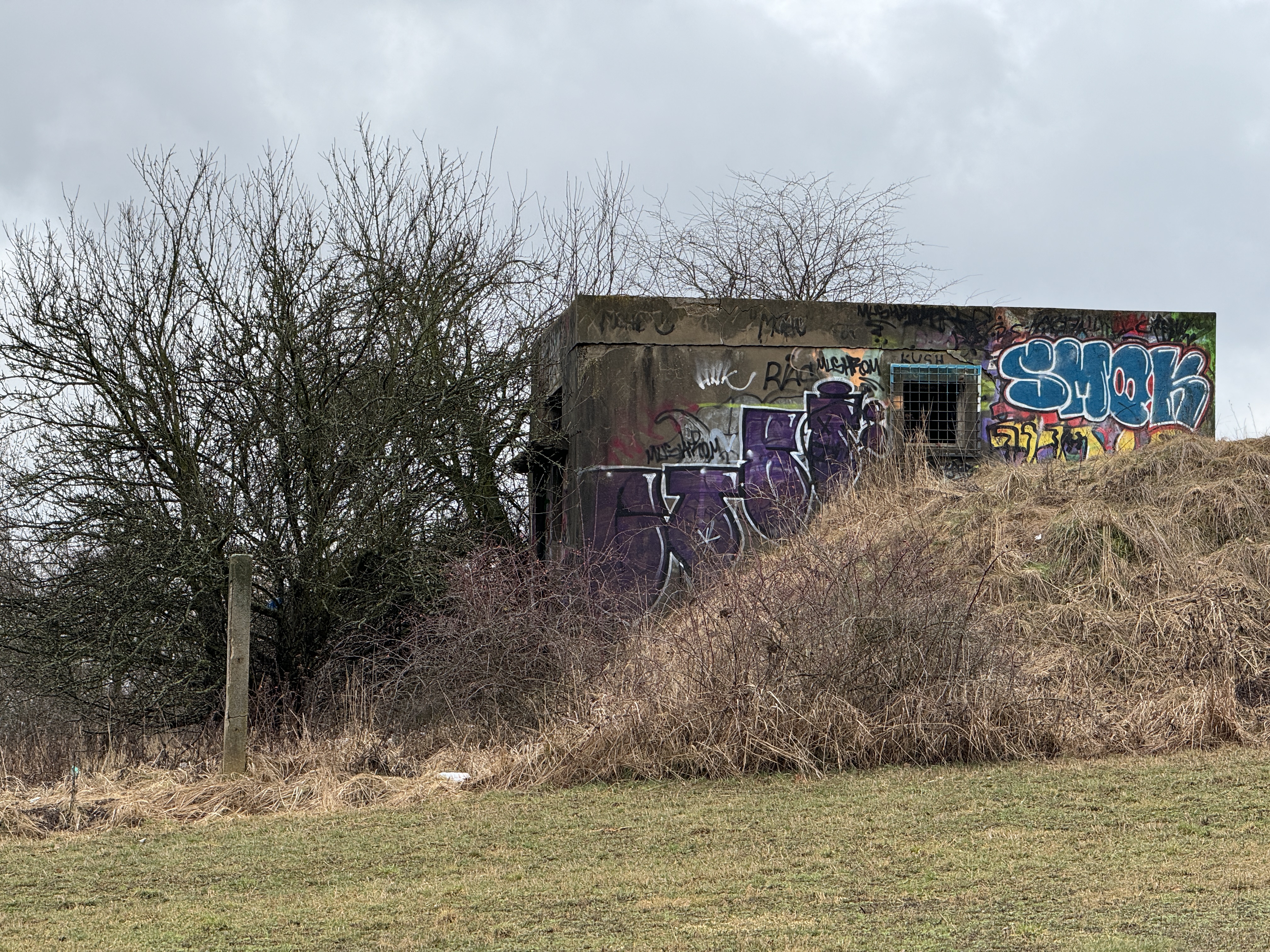 abandoned building graffiti