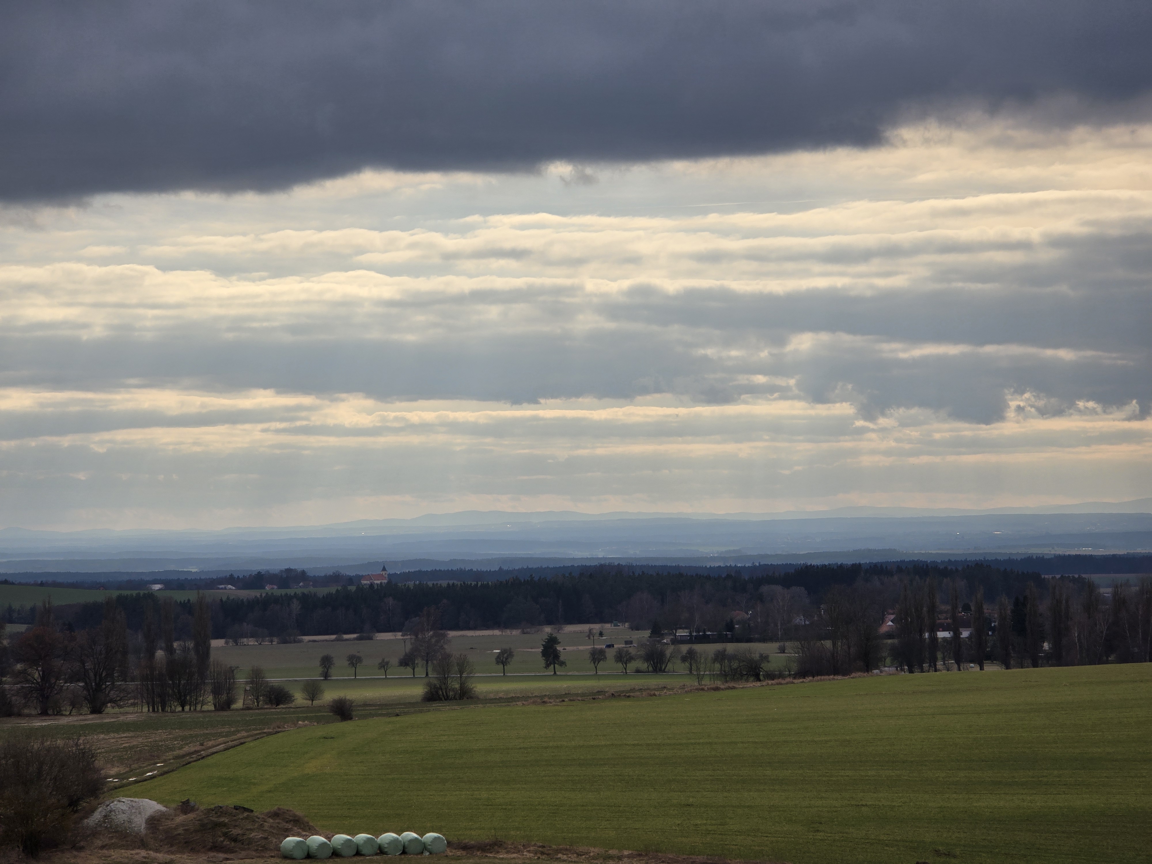 wide field cloudy horizon