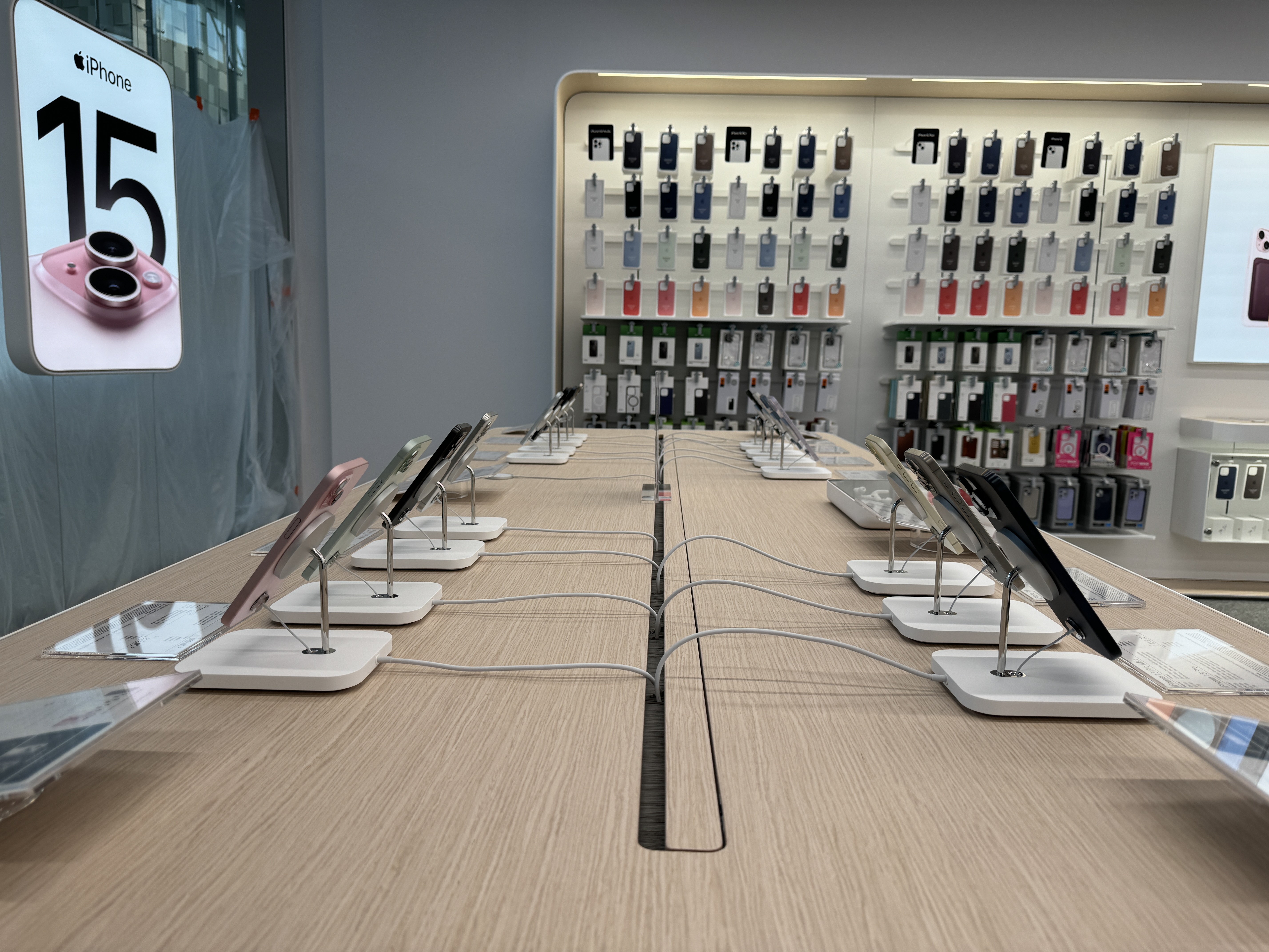 iphones display store