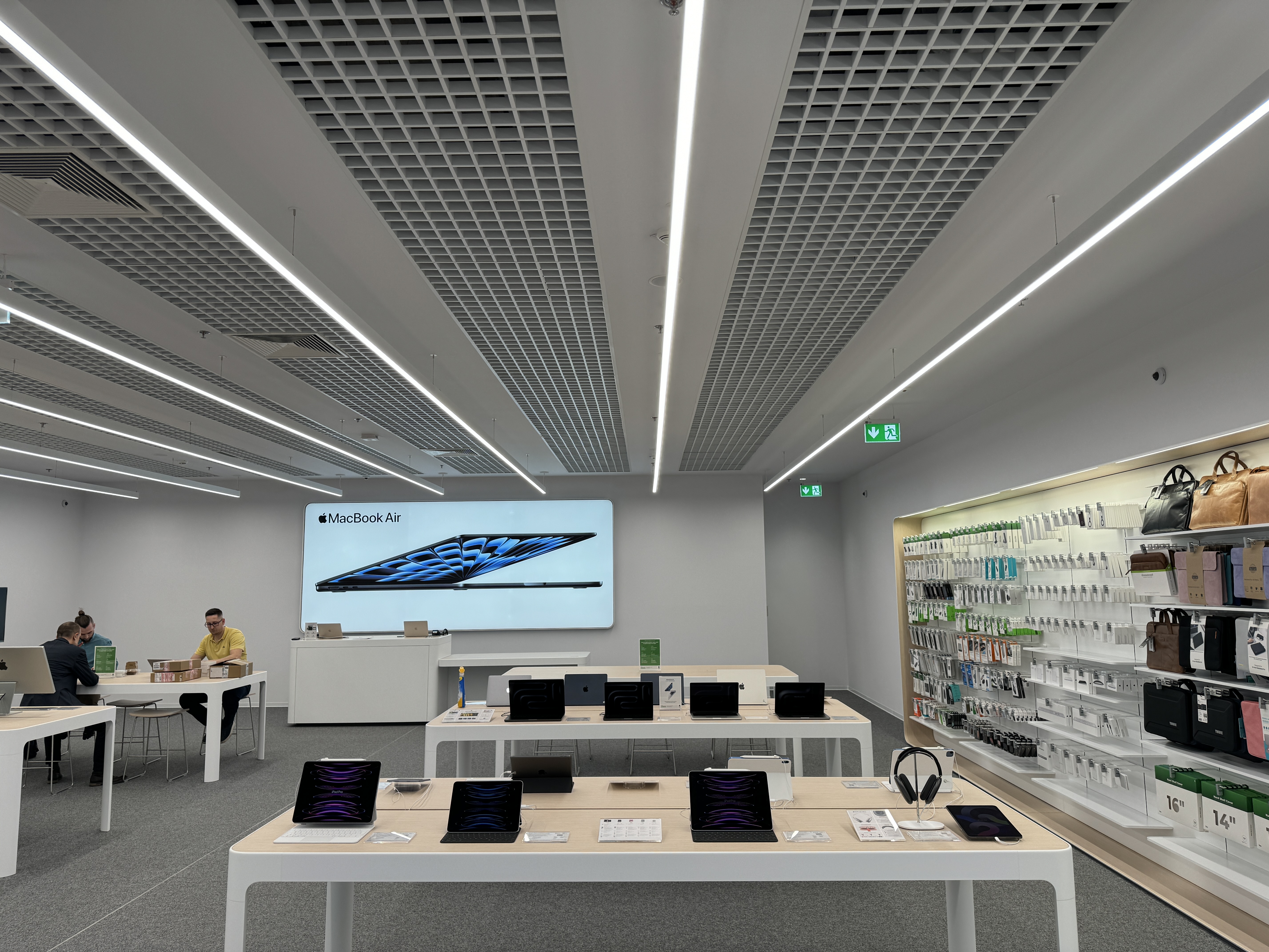 store interior tech display