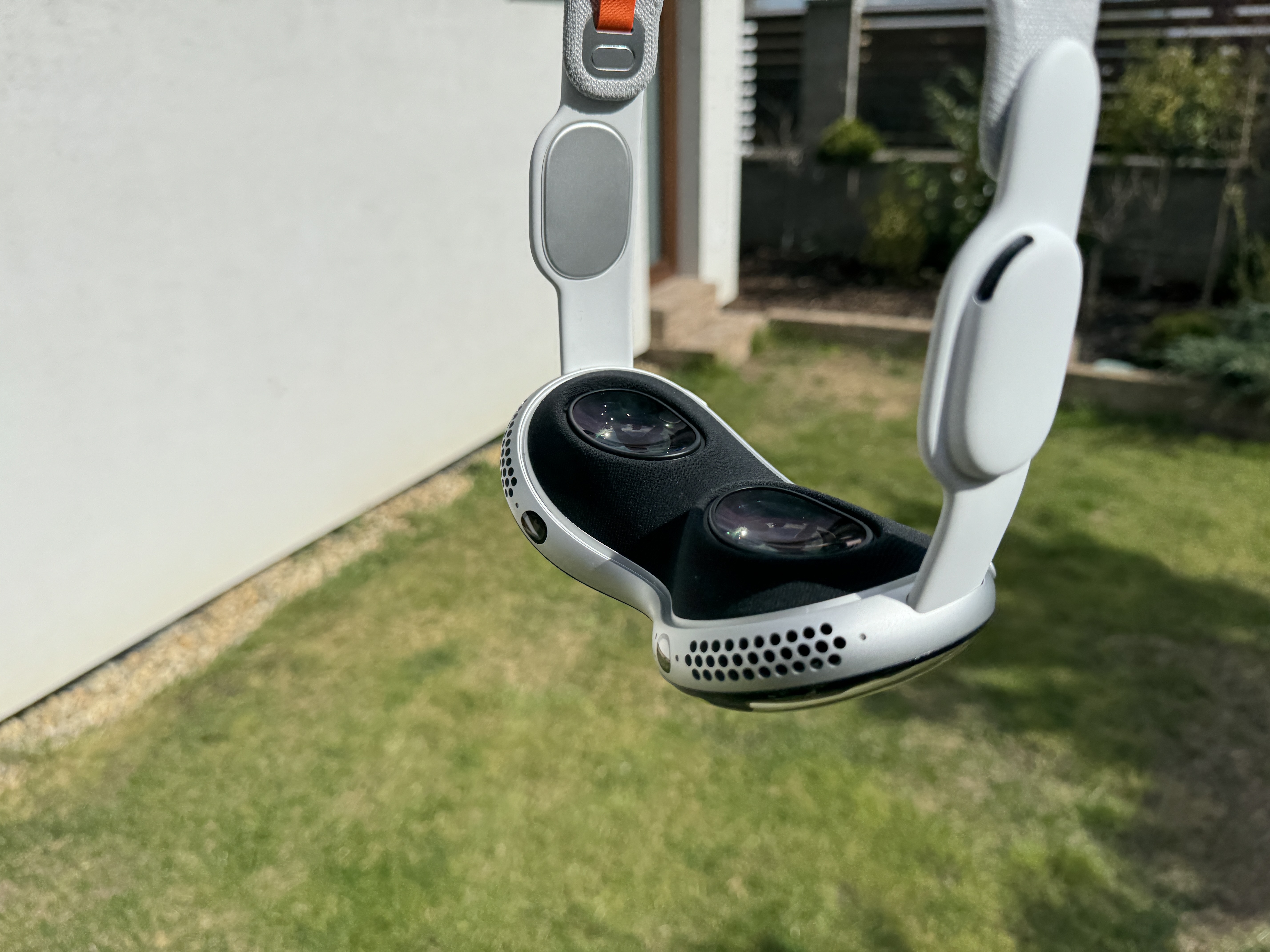 vr headset lenses outdoor