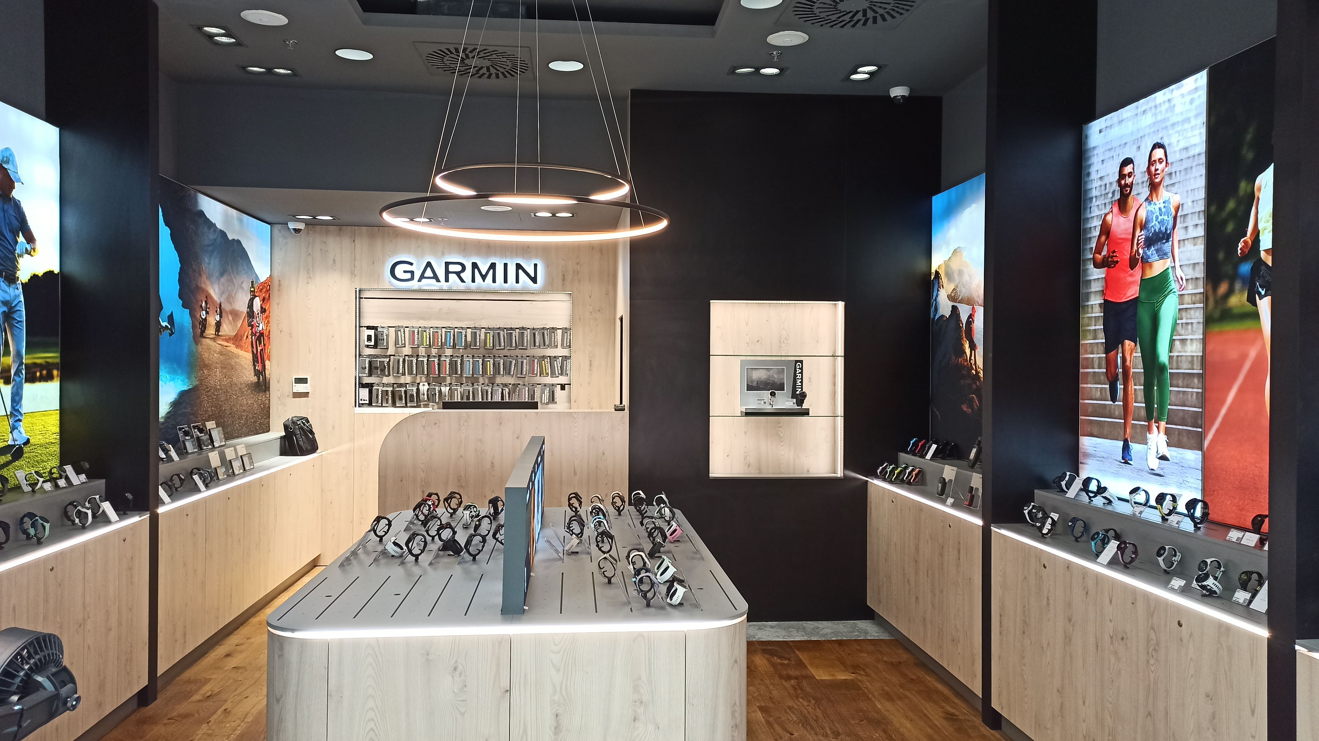 garmin store display