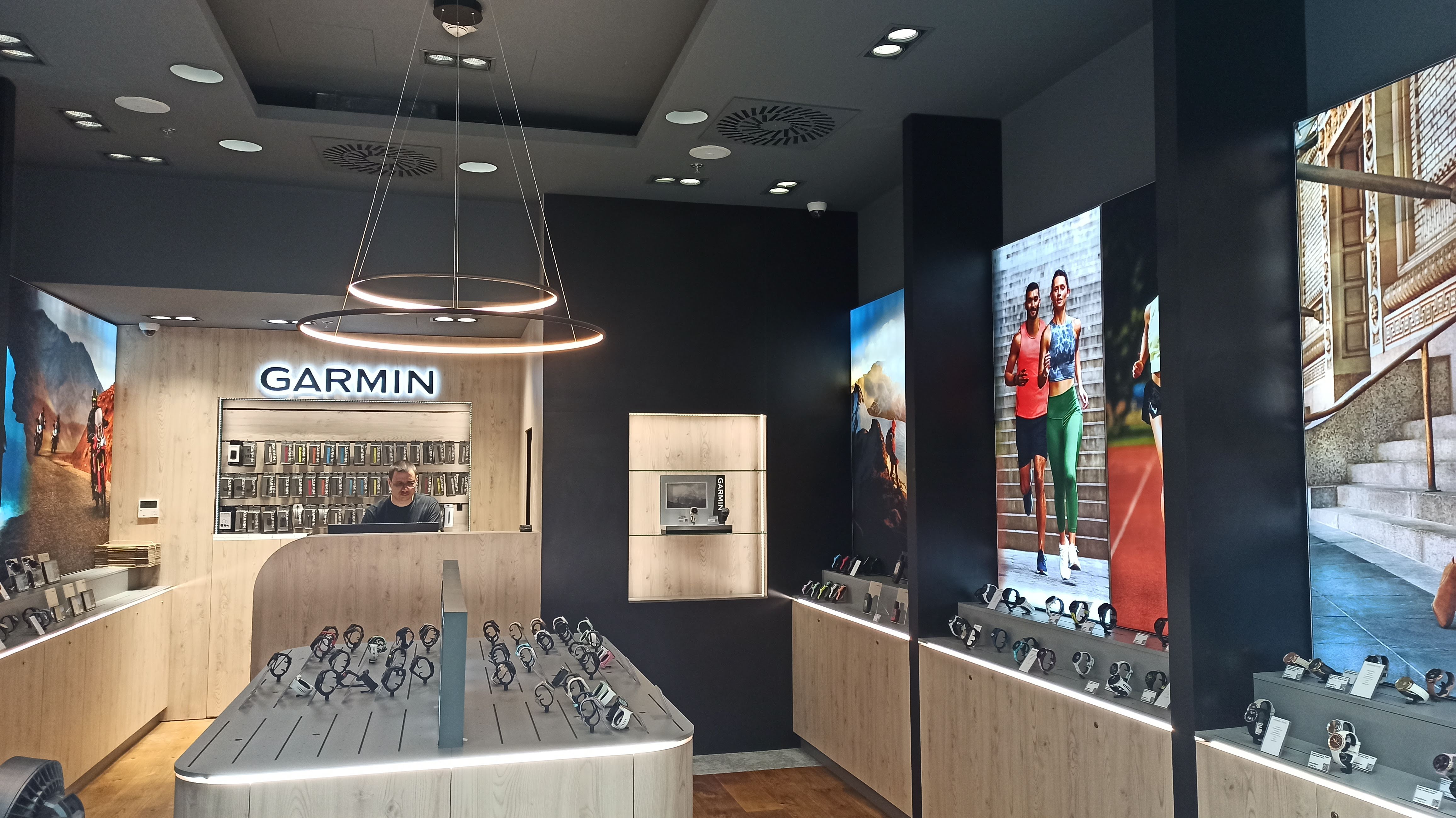 garmin store overview