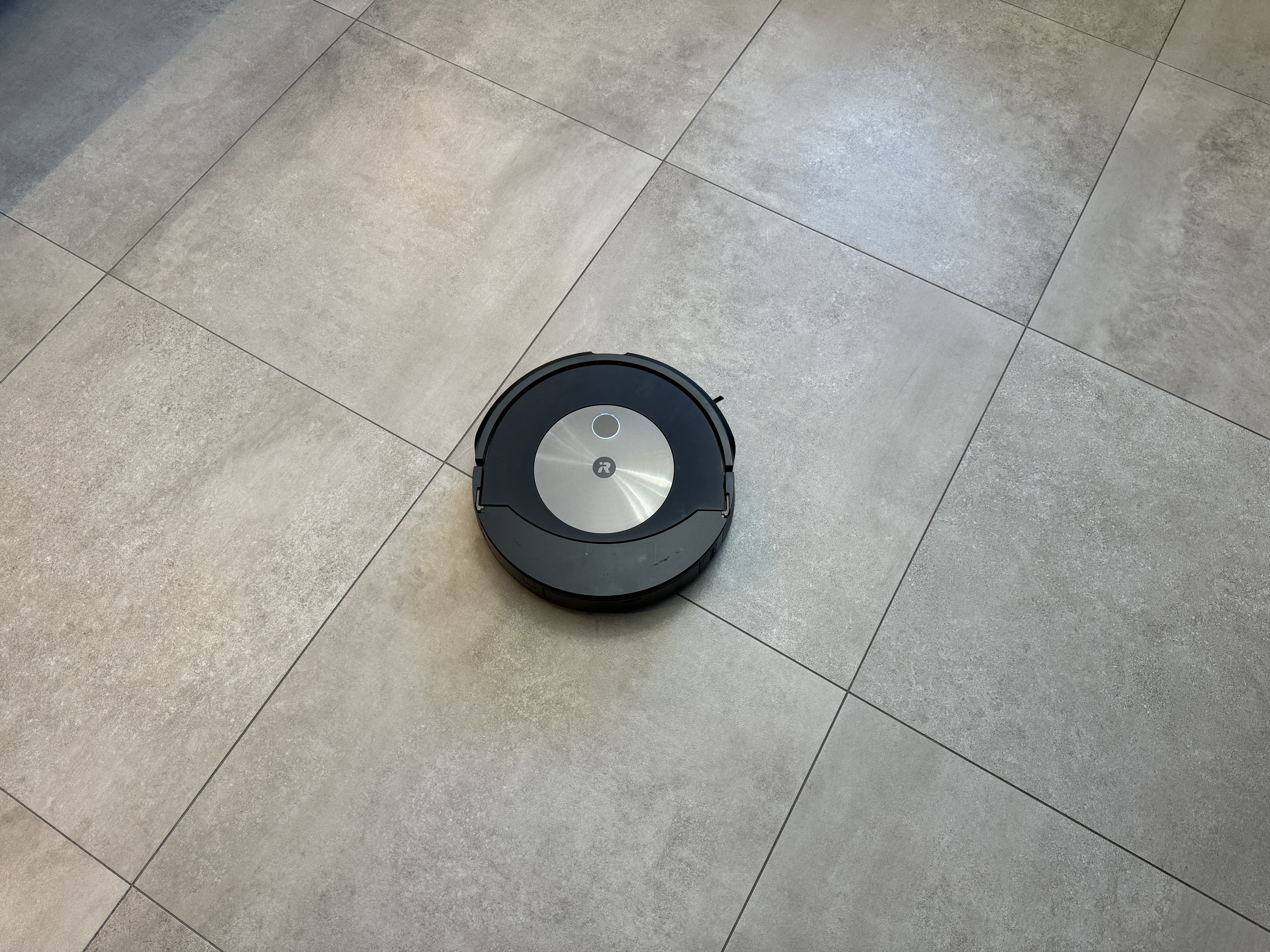 robot vacuum tile floor
