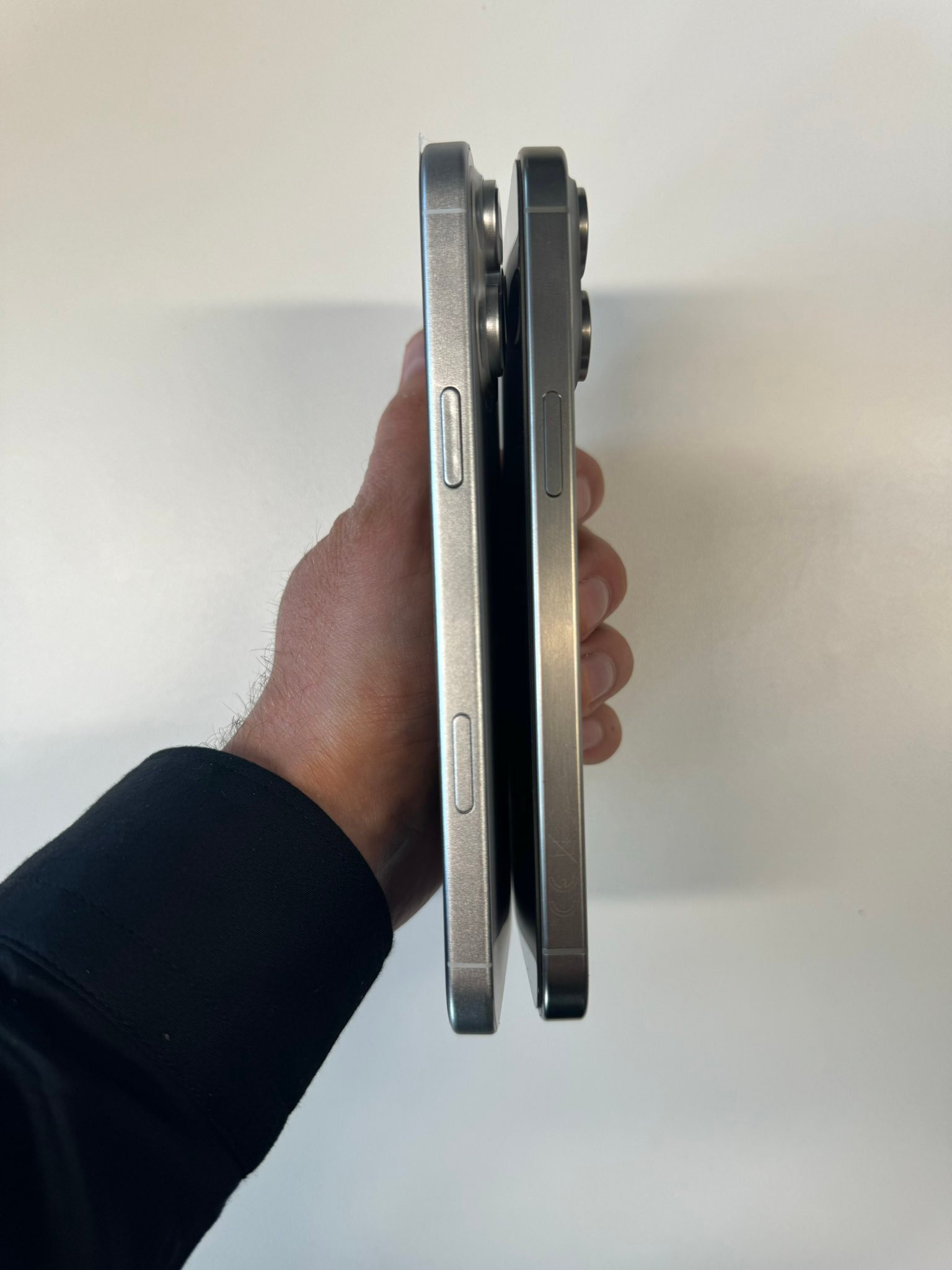 サイズがどのように変化するかを見てください iPhone 16プロ Max