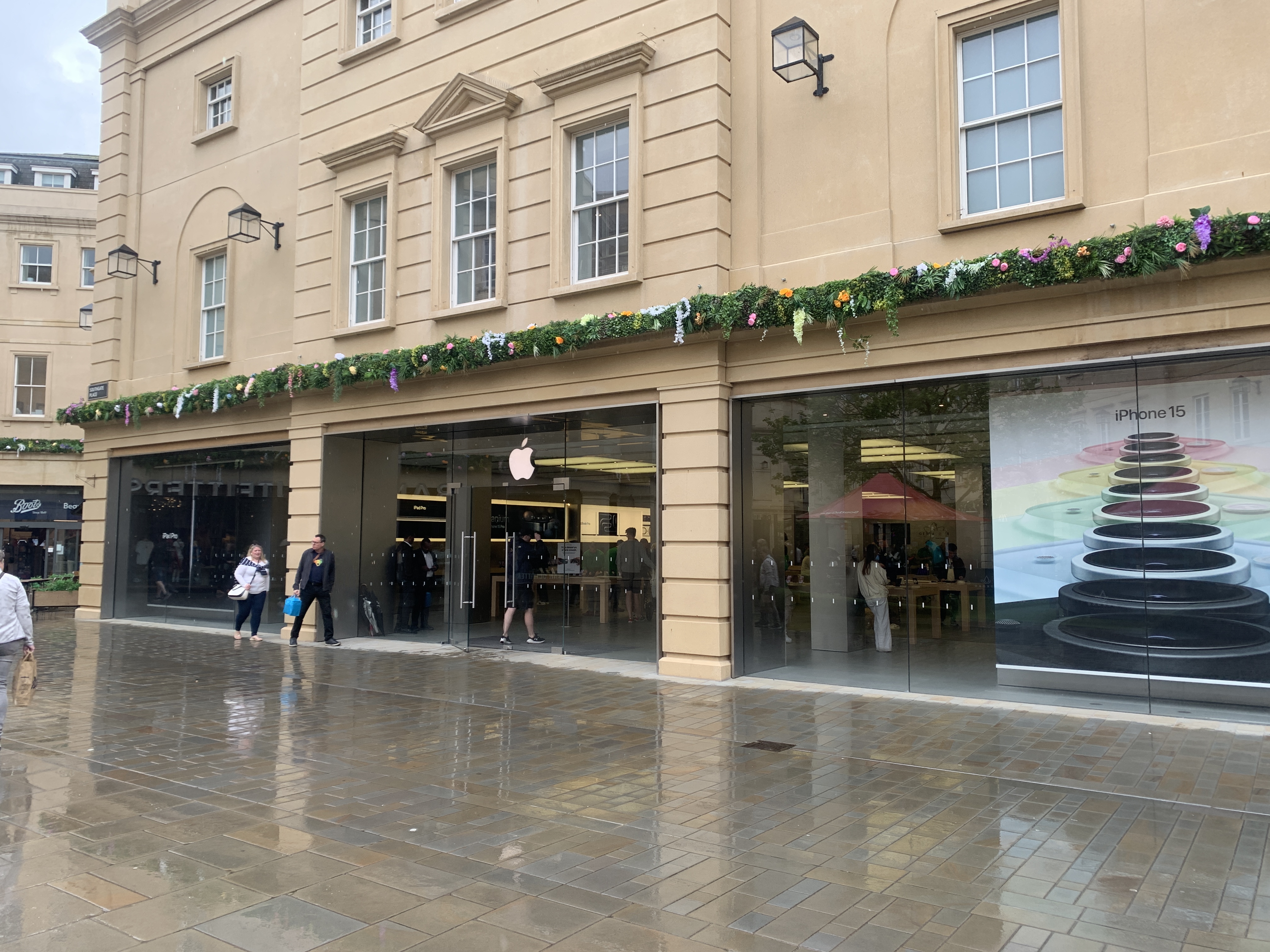 apple store exterior