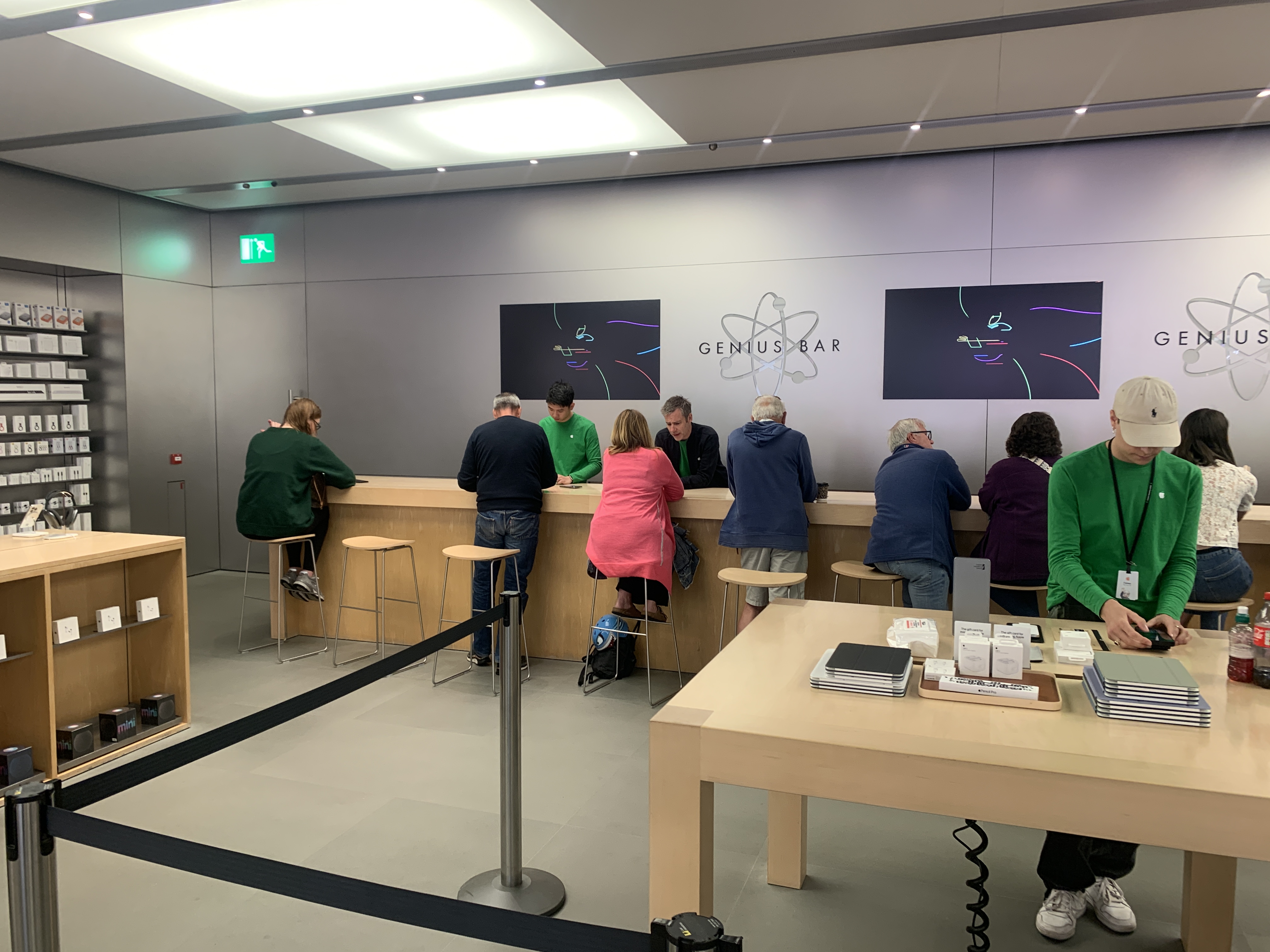 apple store genius bar