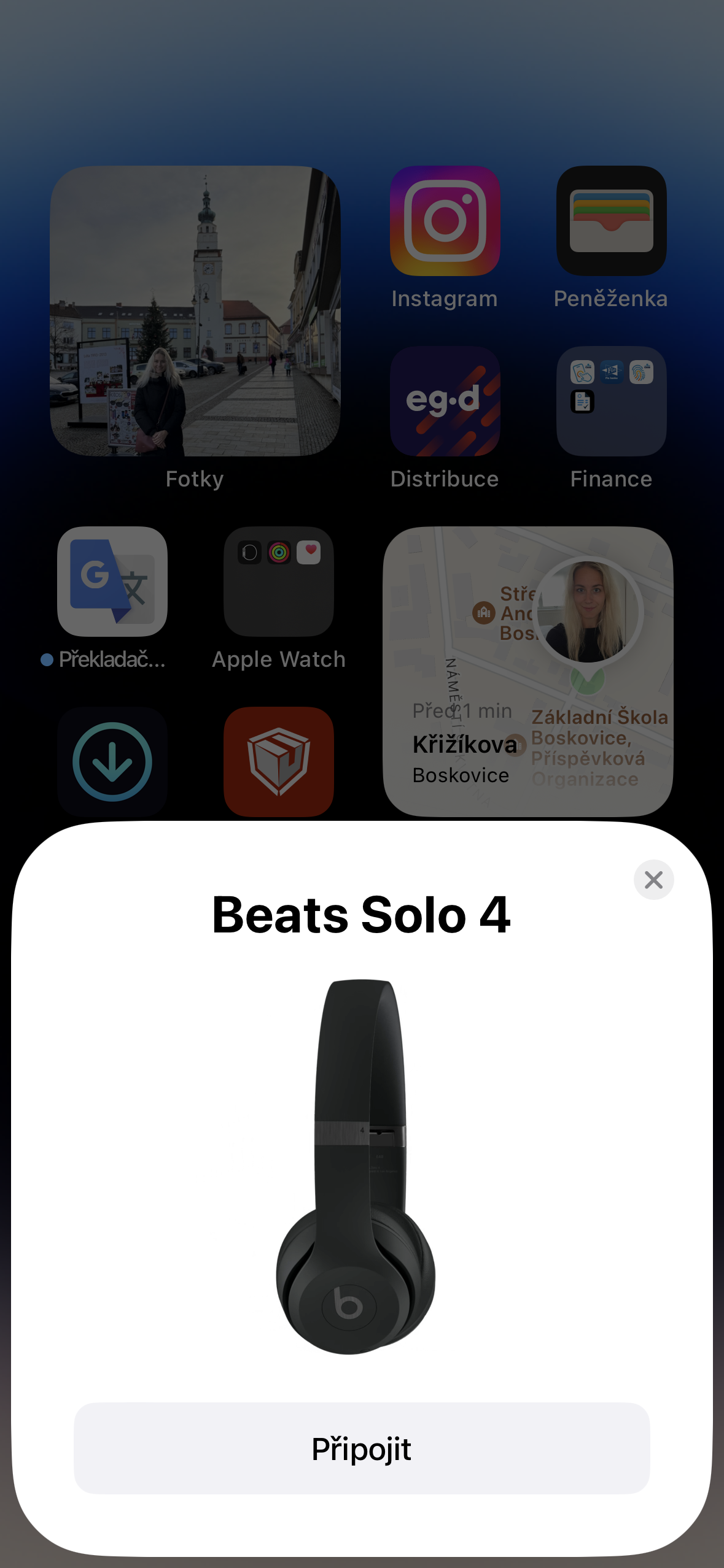 beats solo 4 headphones connection side view