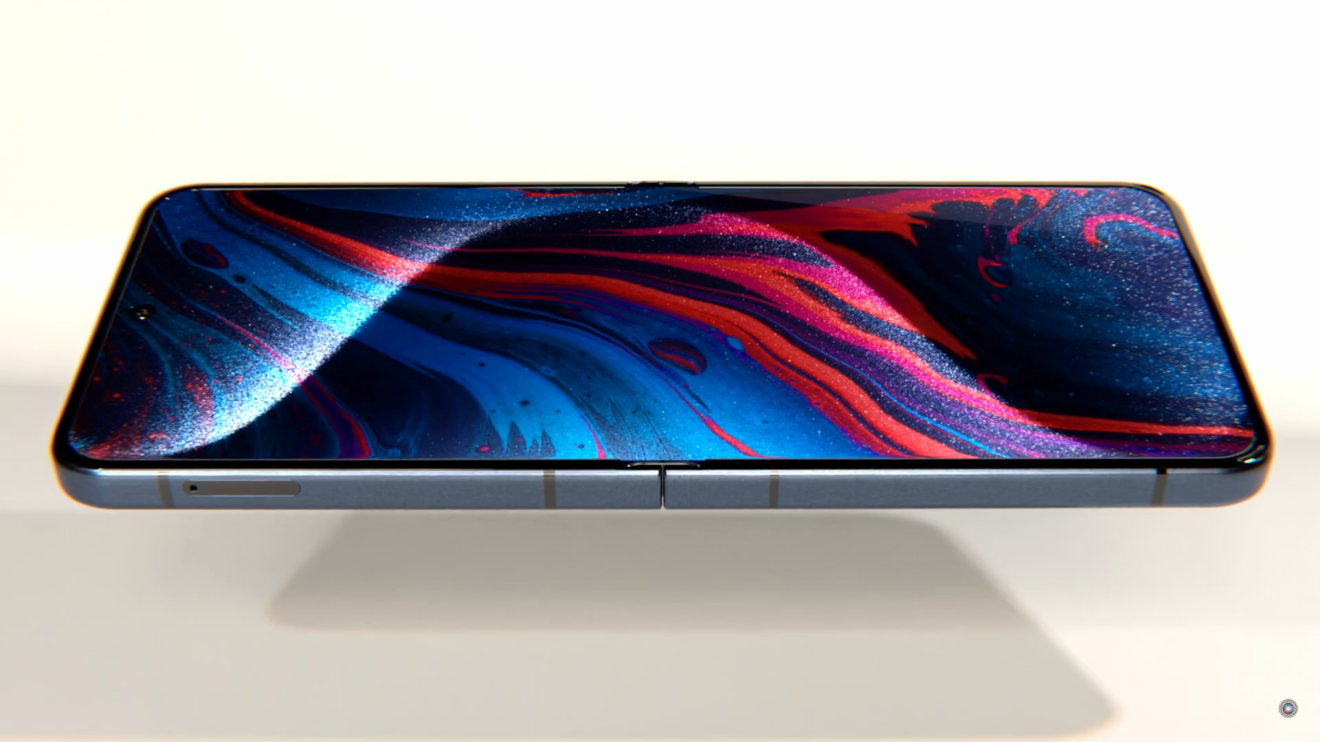 foldable smartphone floating display