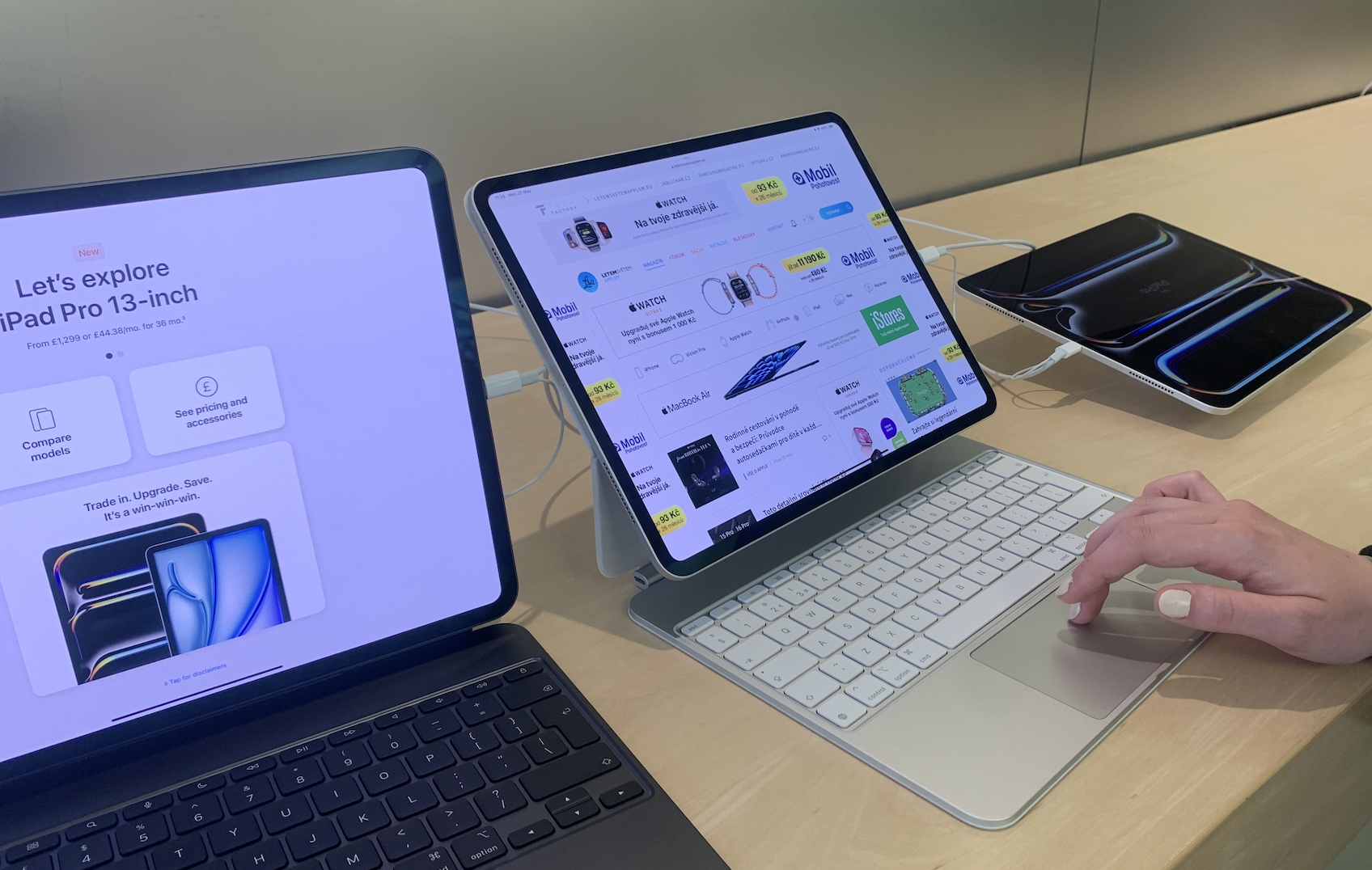 ipad pro display setup hand