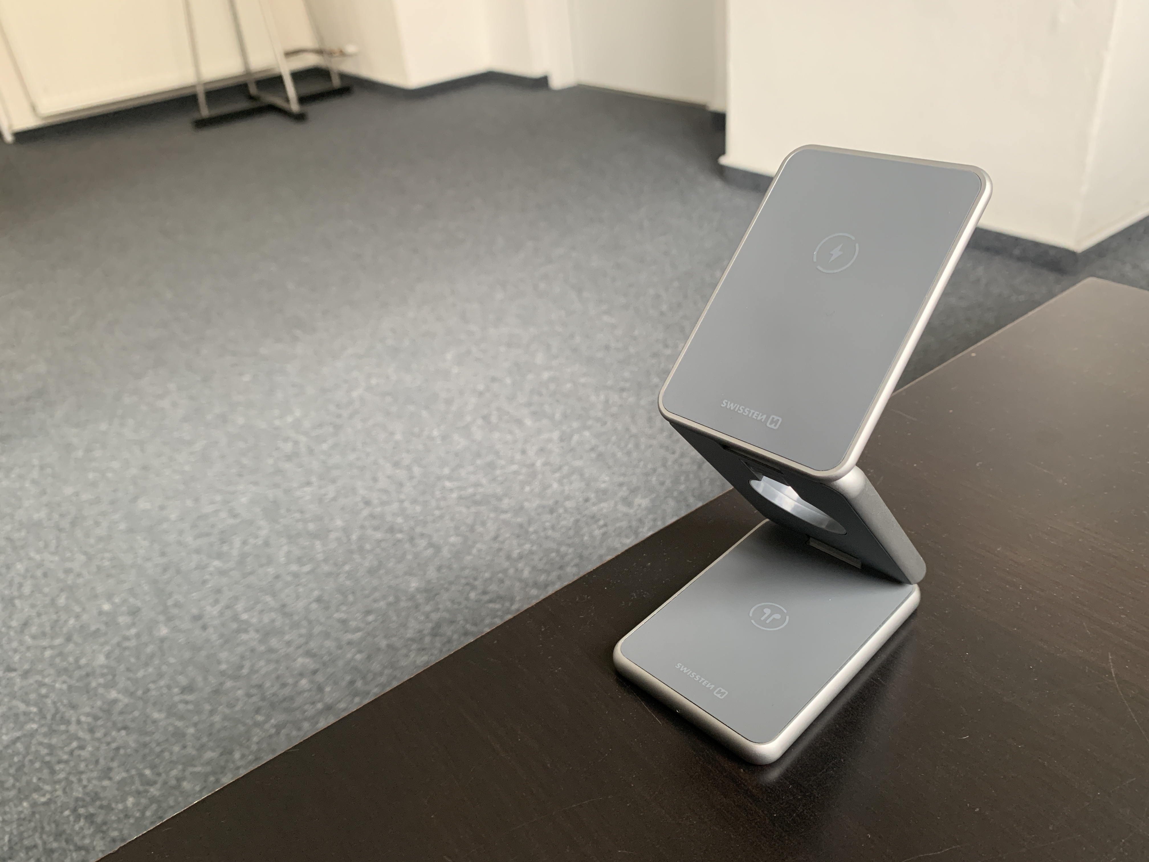 swissten charging stand setup