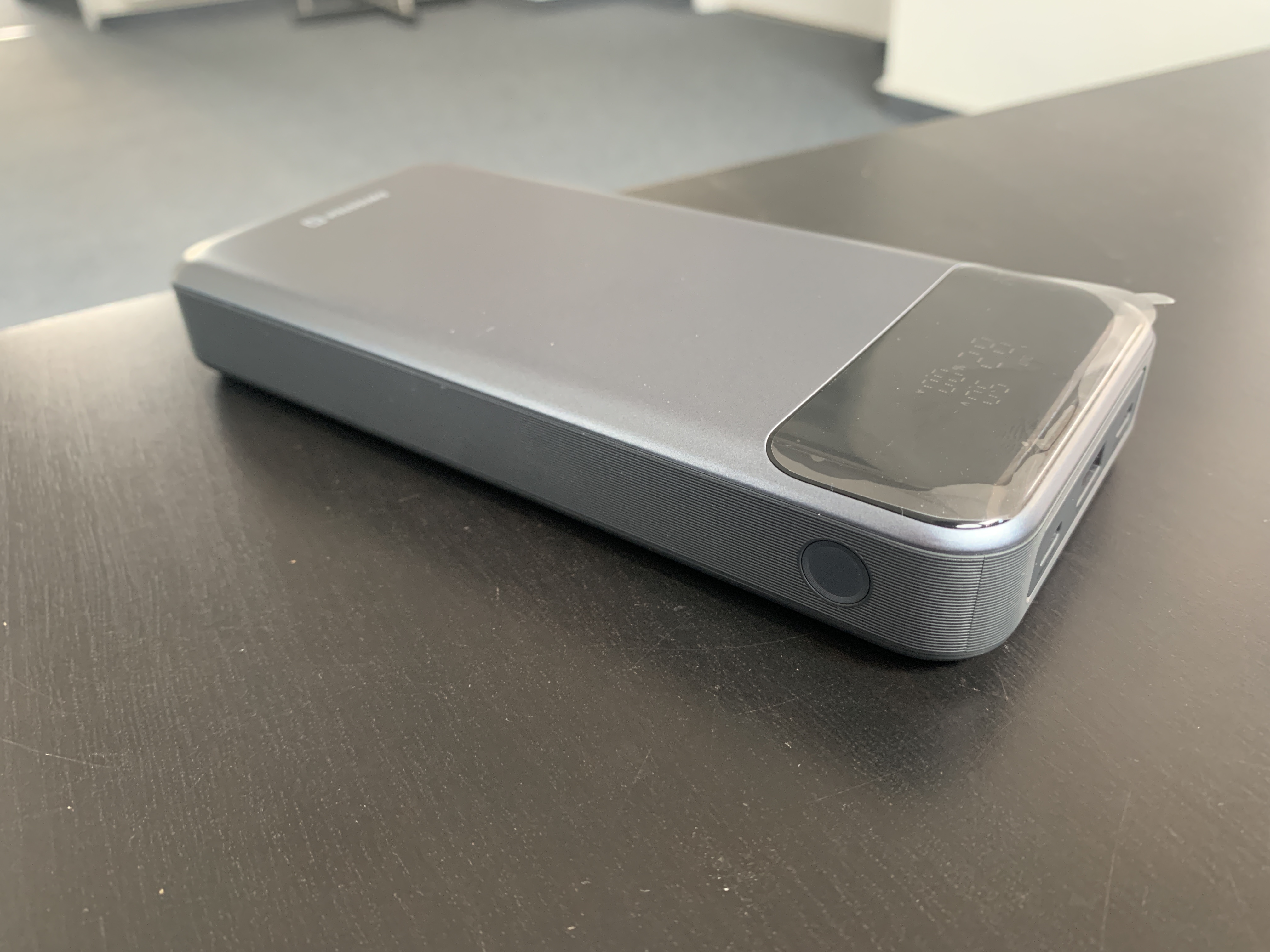 swissten power bank button