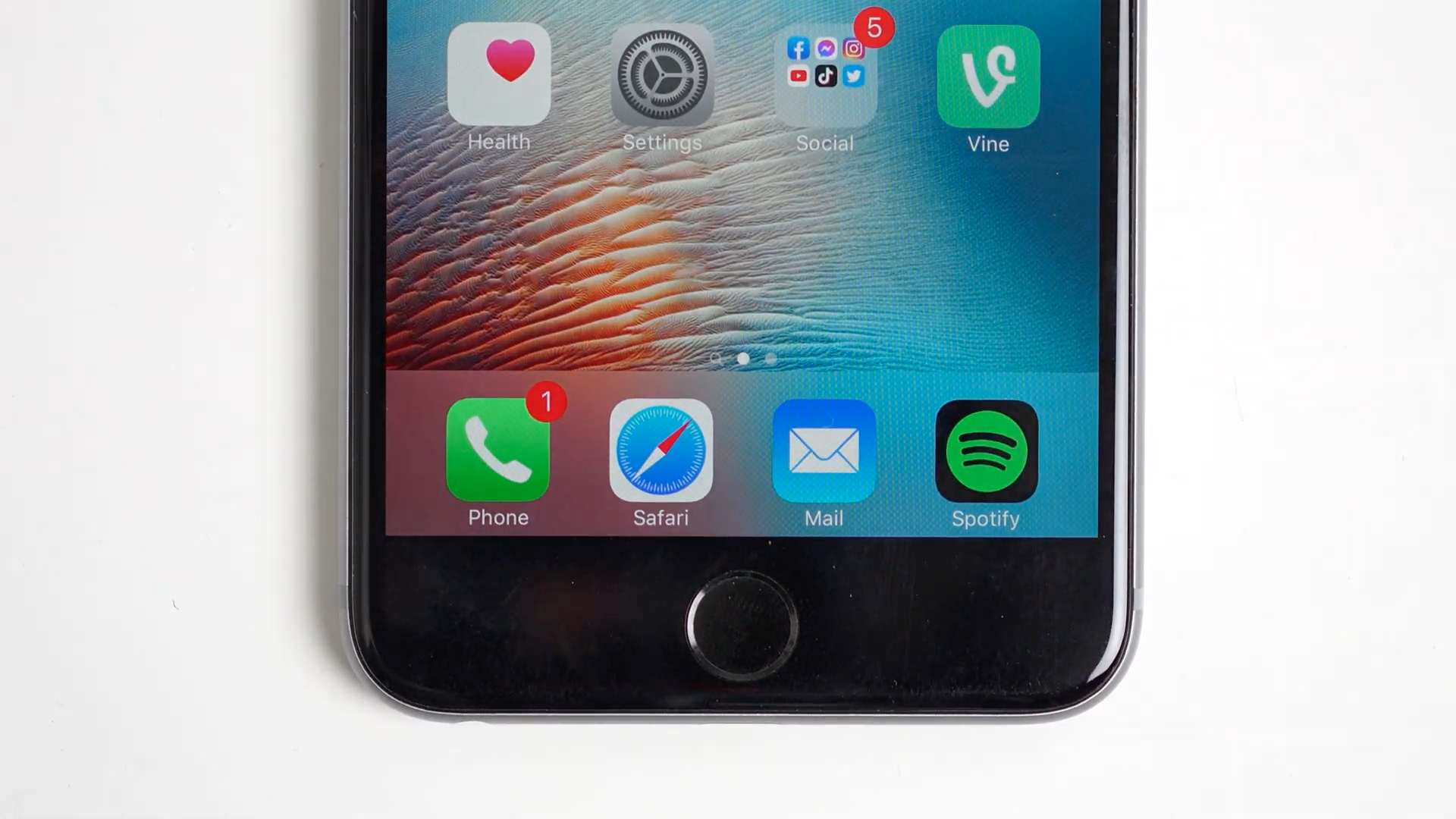 close up iphone home screen