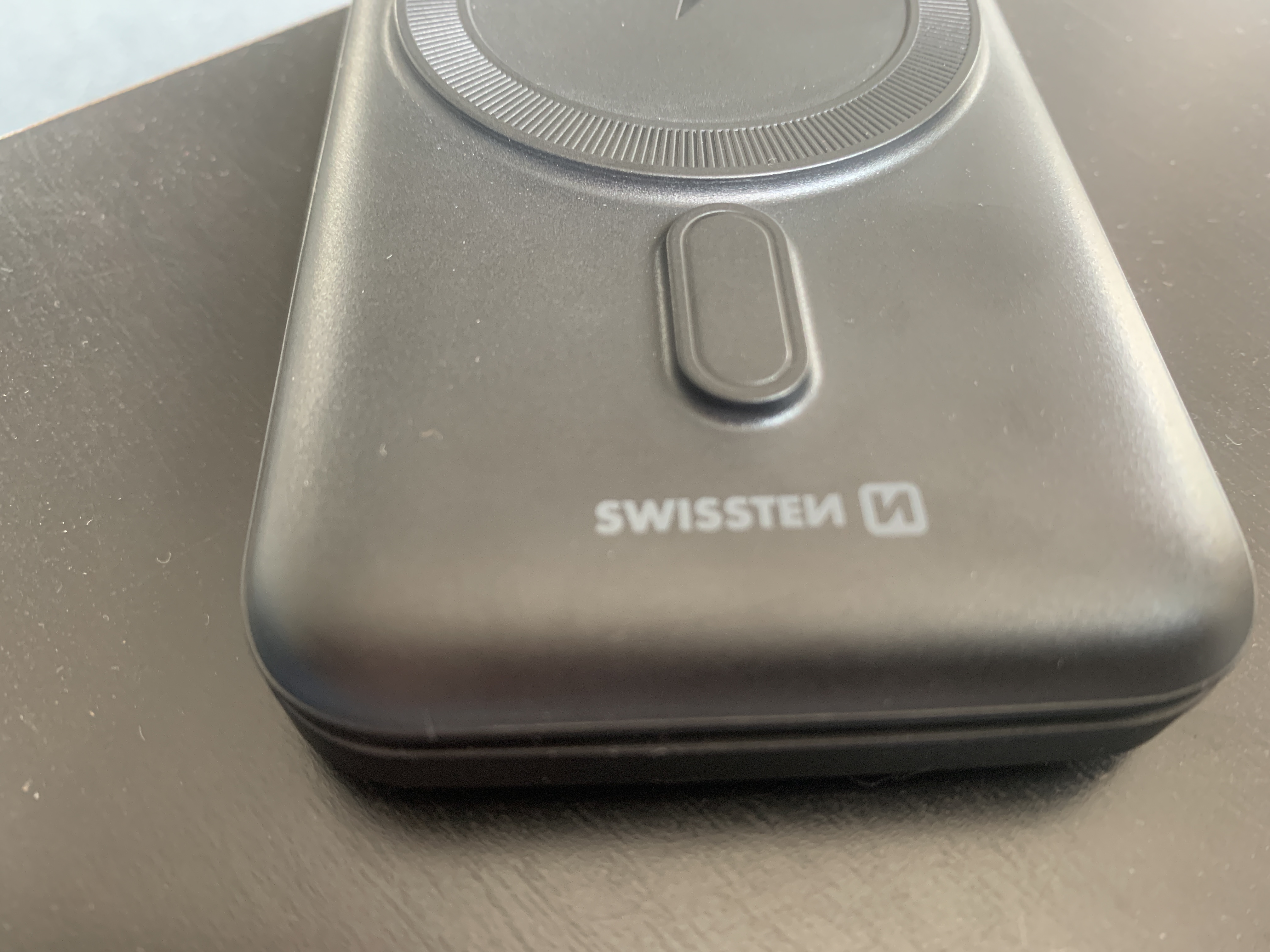 swissten magsafe closeup