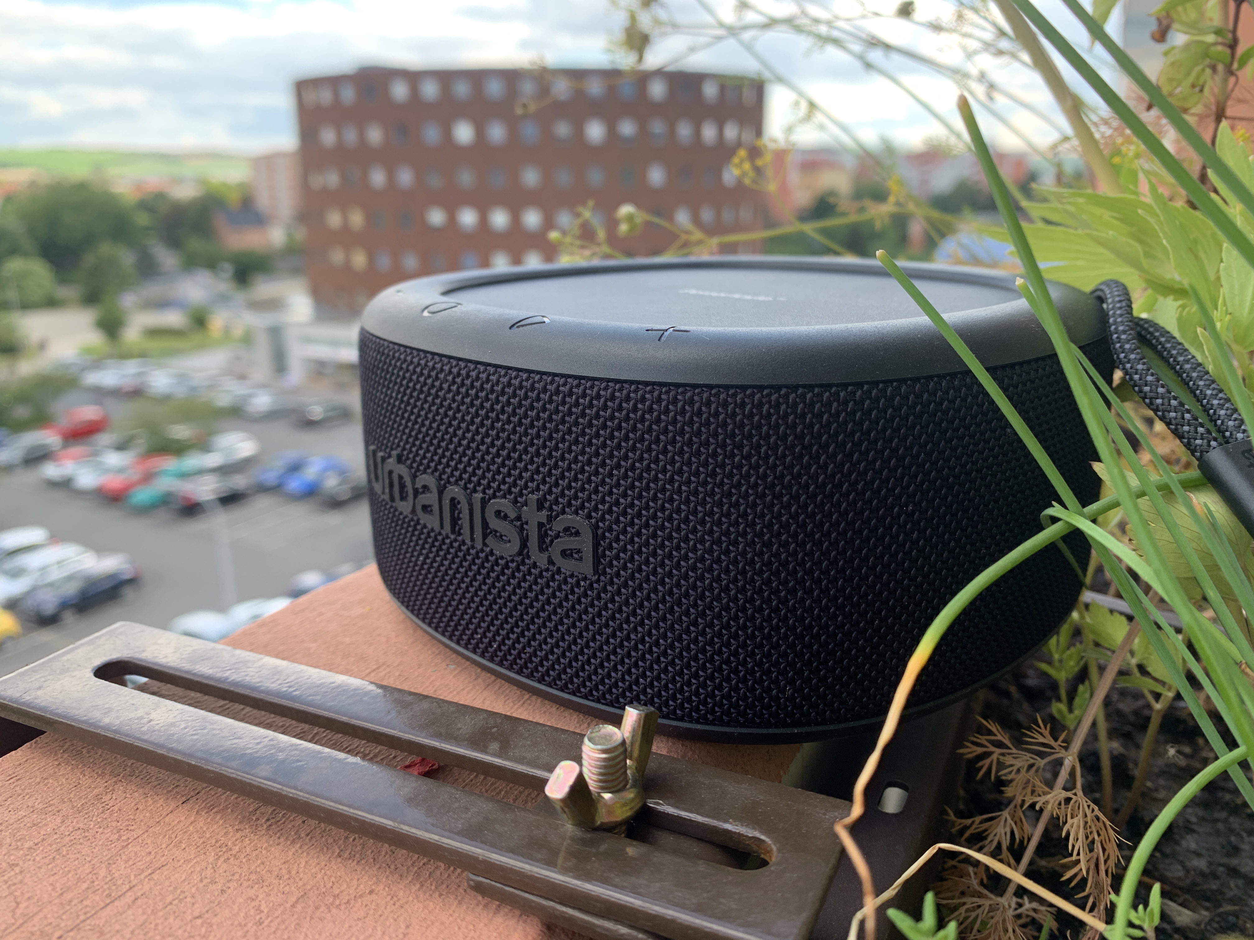 urbanista speaker outdoor setting