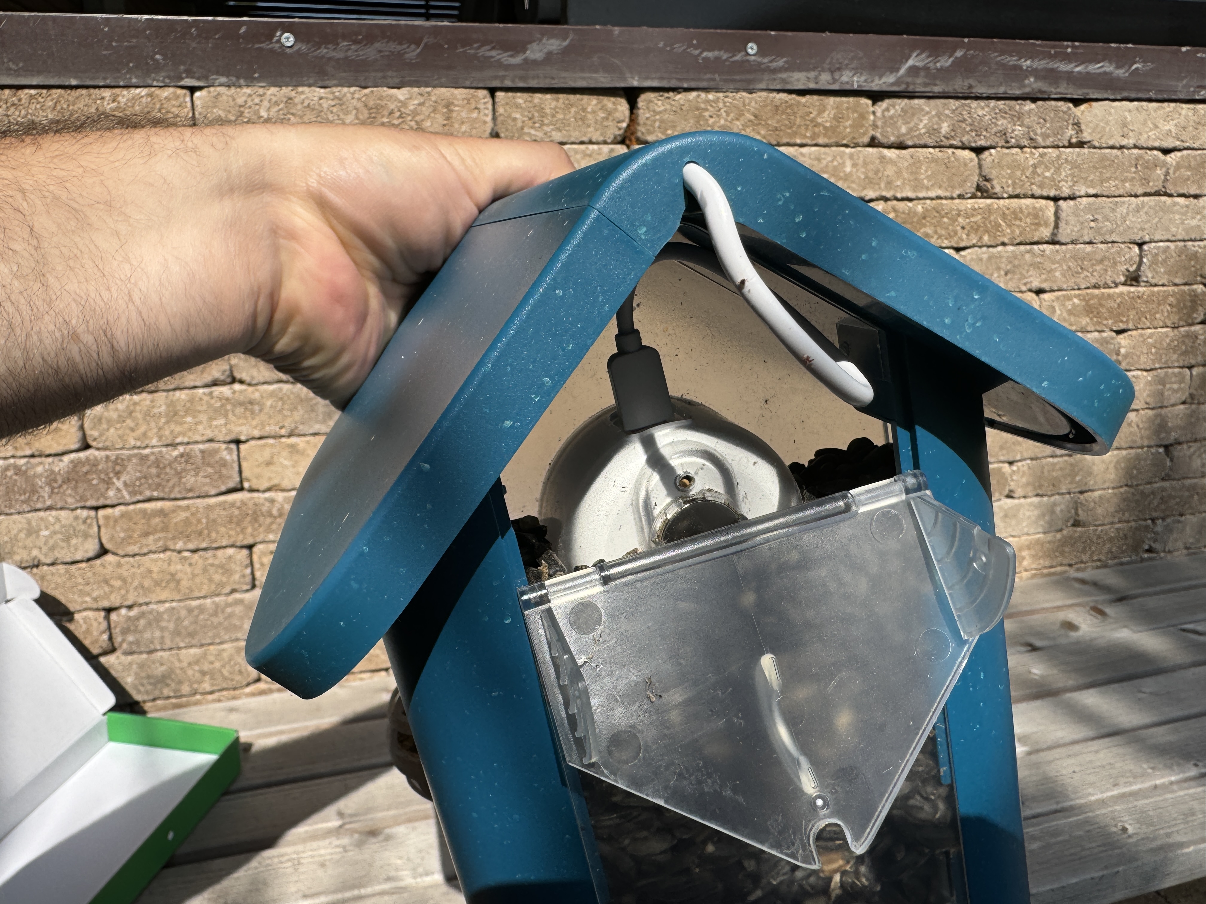 fågelmatare och låda