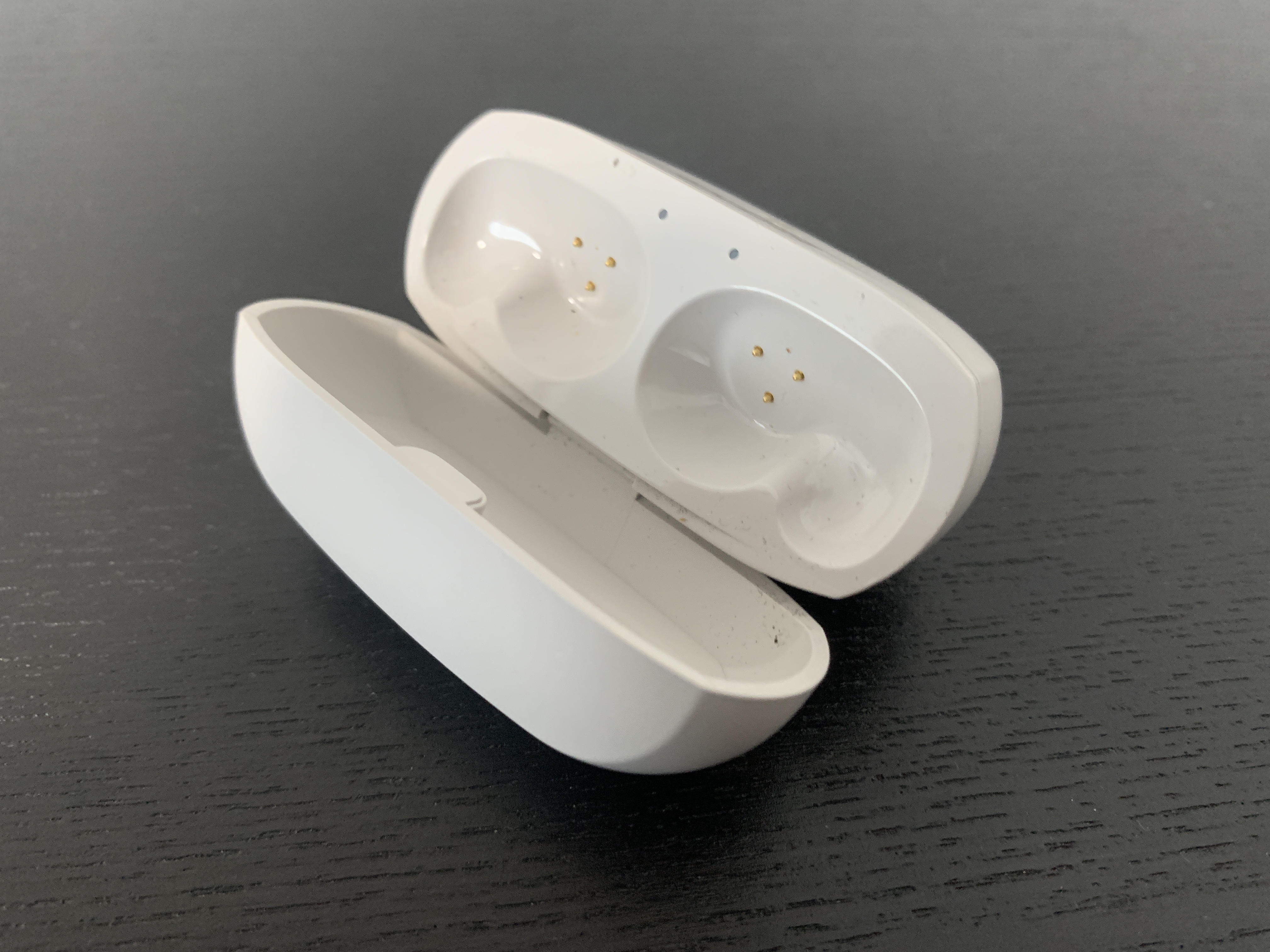 bose earbuds case open empty