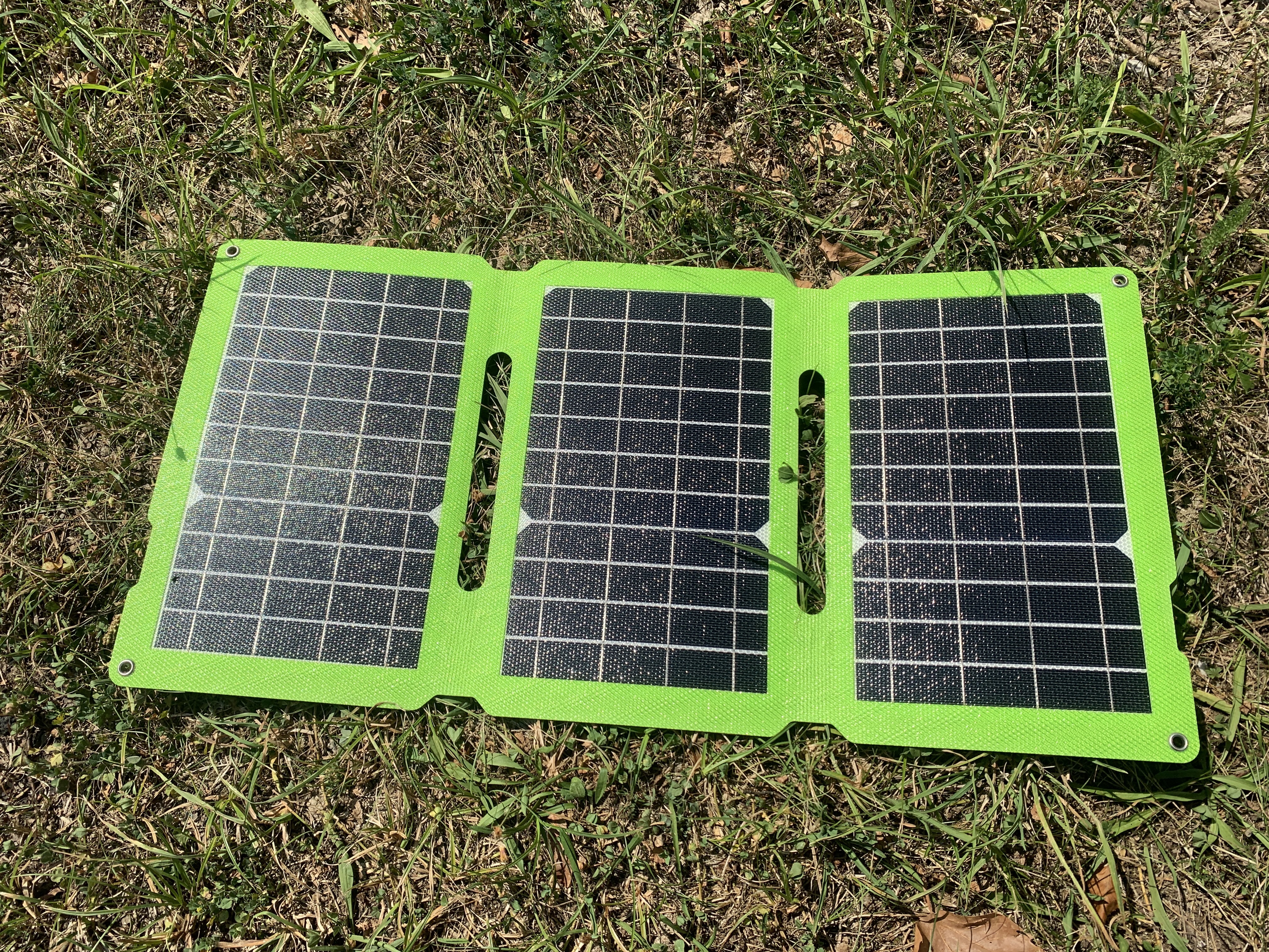 green foldable solar panel