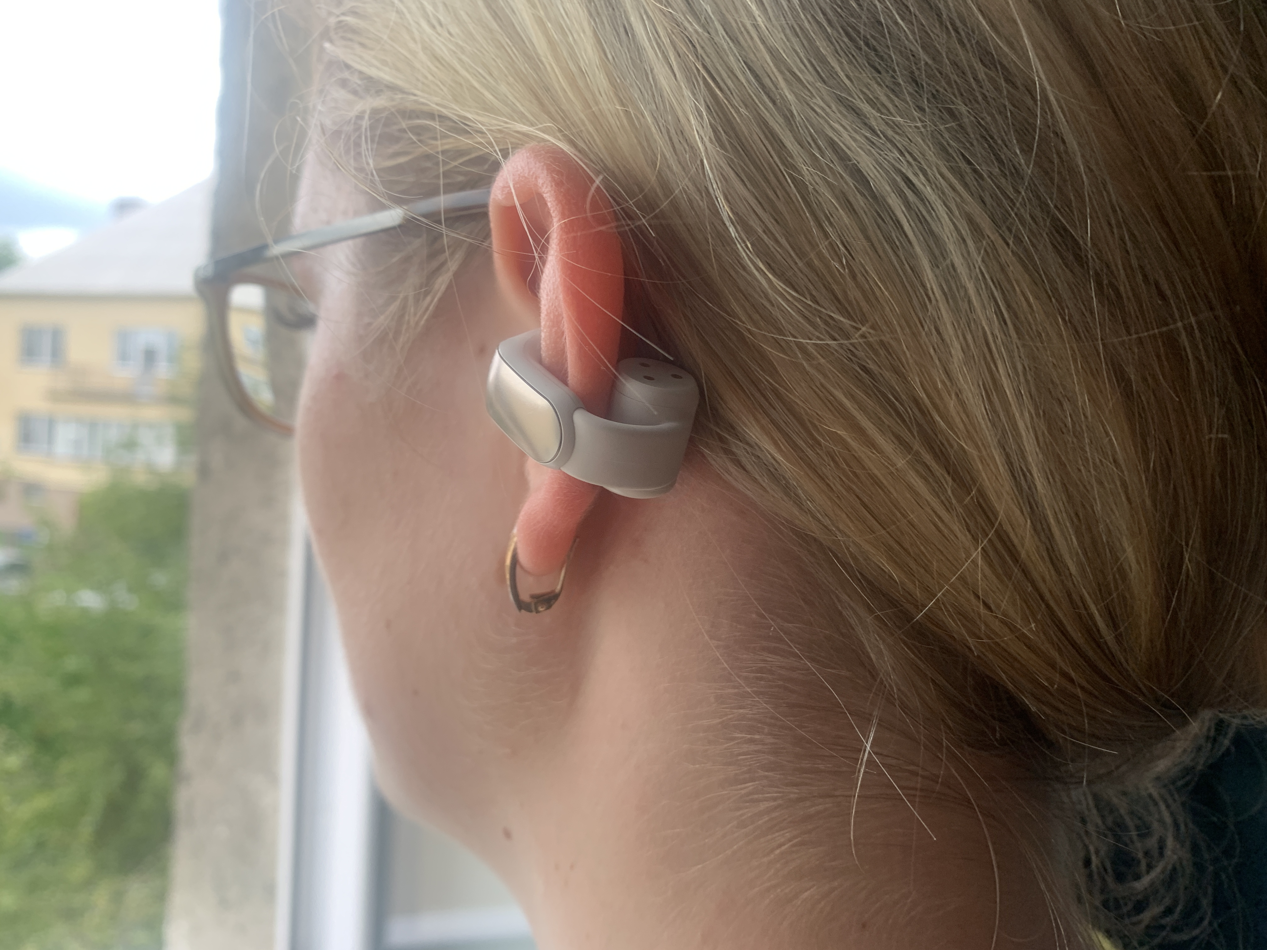 hearing device side view