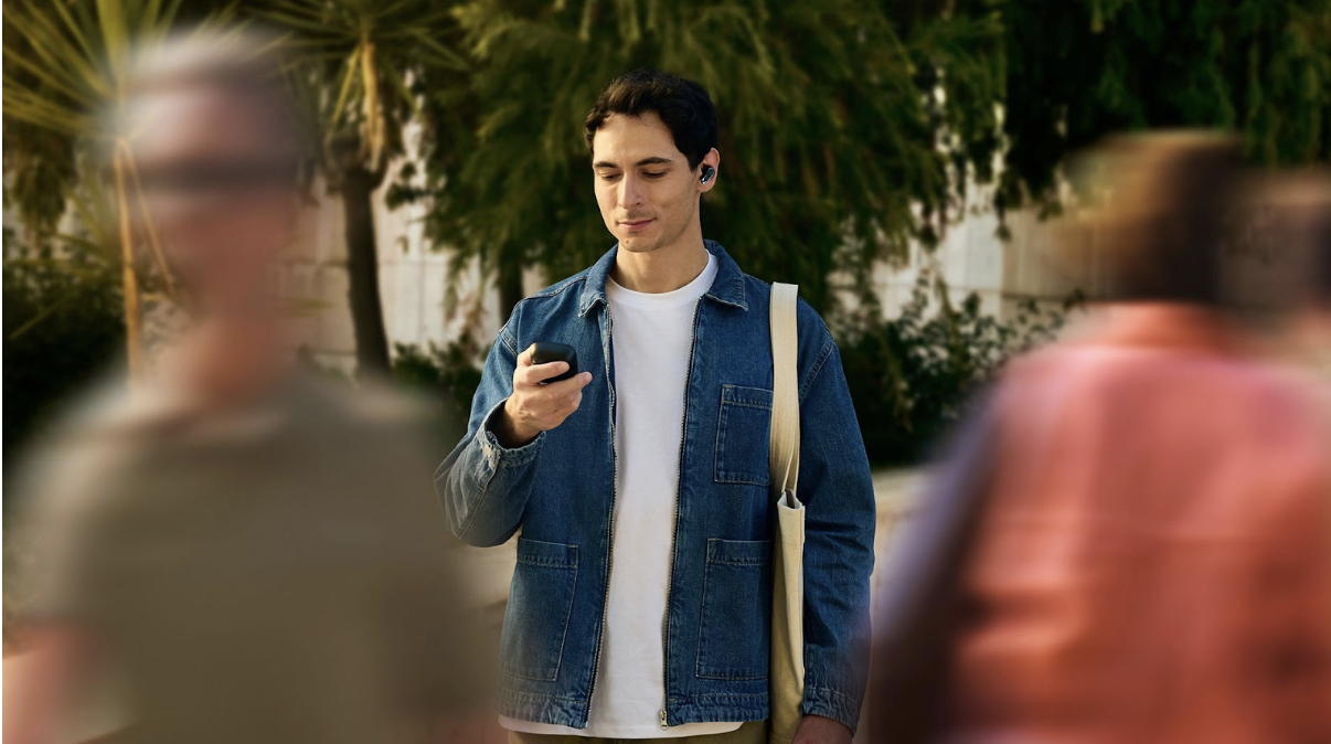 man using wireless earbuds