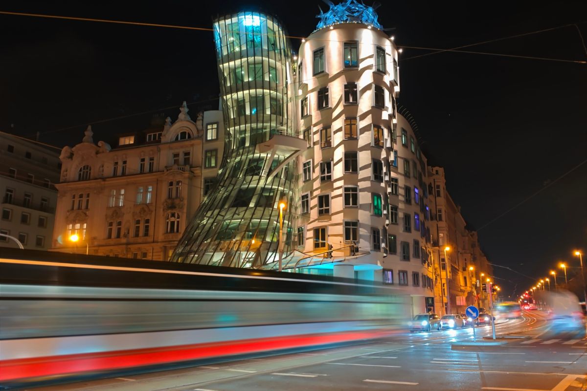 Blackout v ČR: V Praze přestaly jezdit tramvaje i metro, lidé trčí ve výtazích
