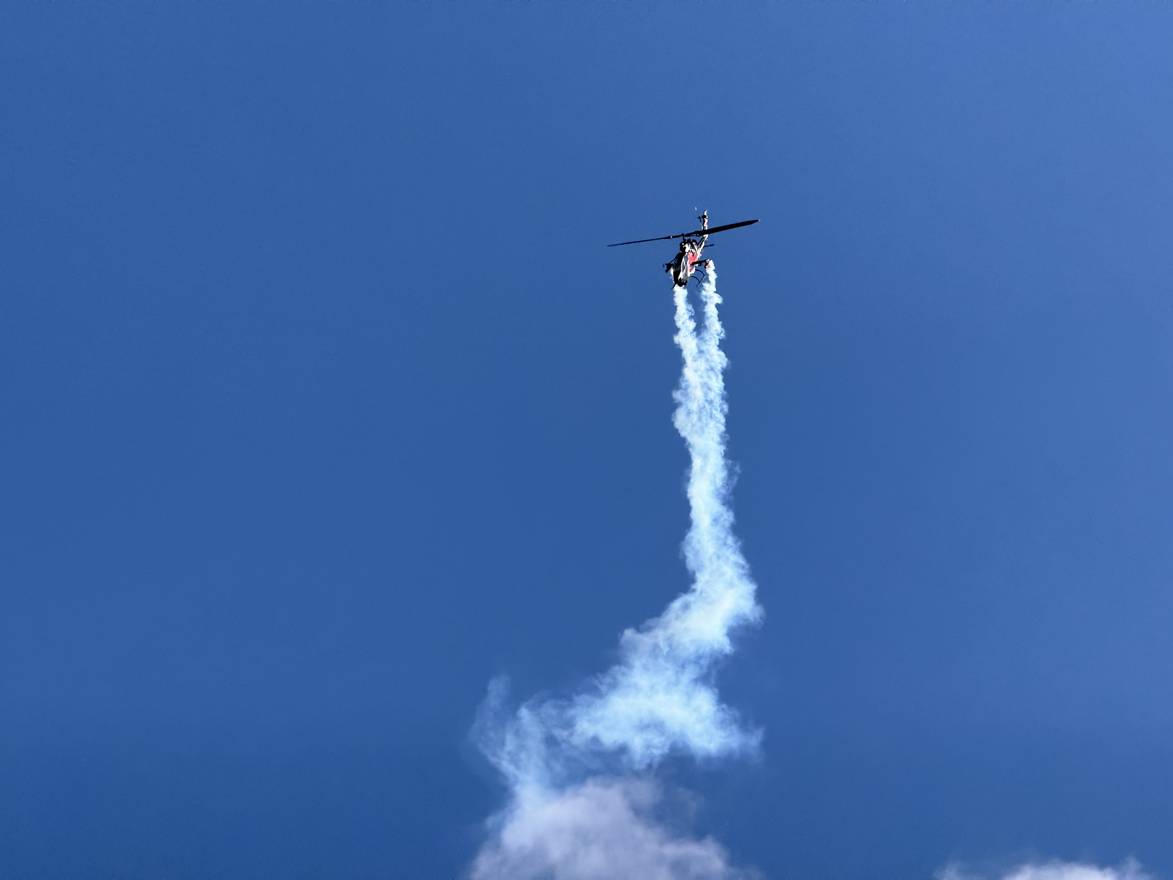 helicopter vertical smoke trail