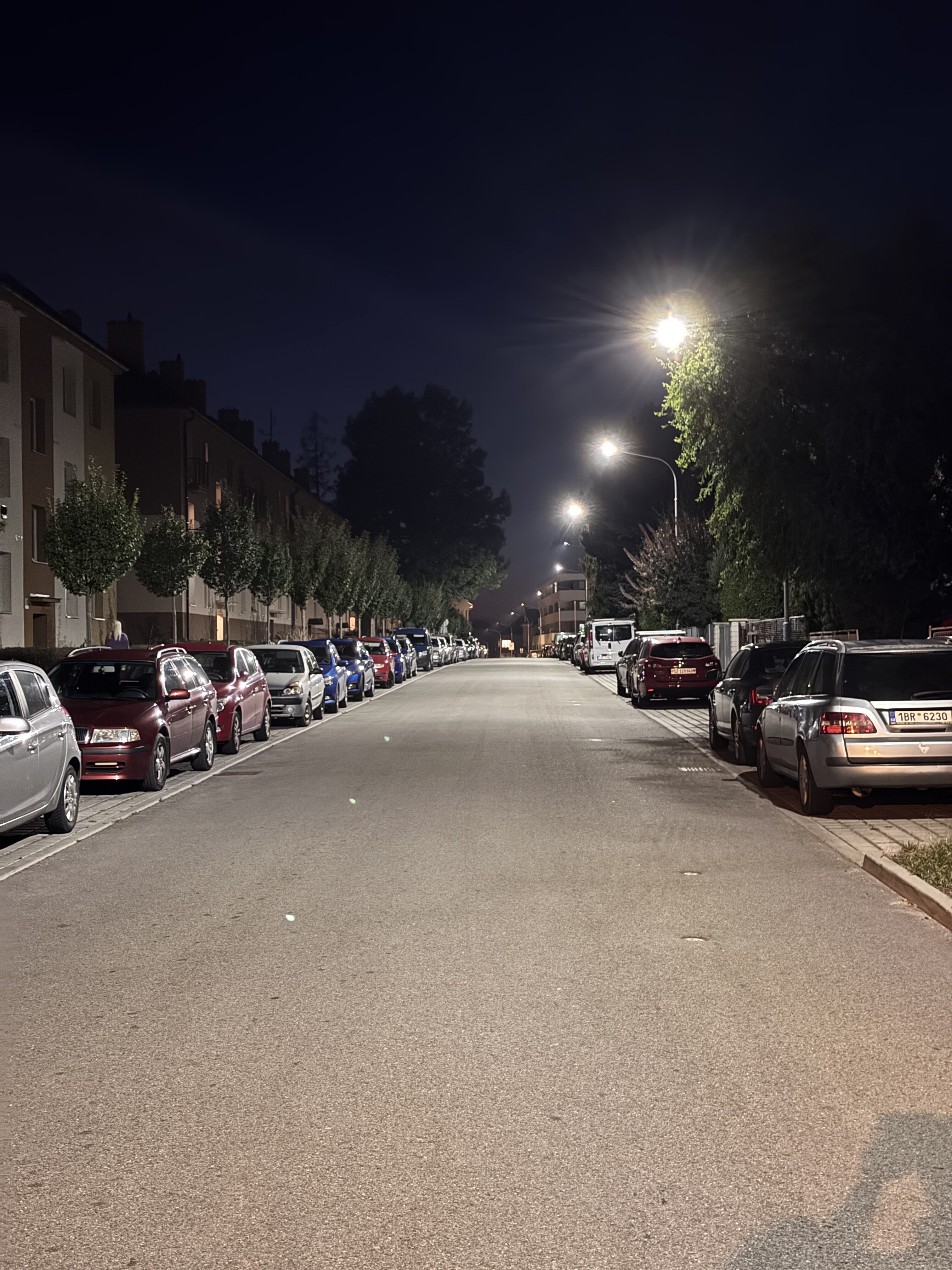 iPhone 15 Pro noc 12