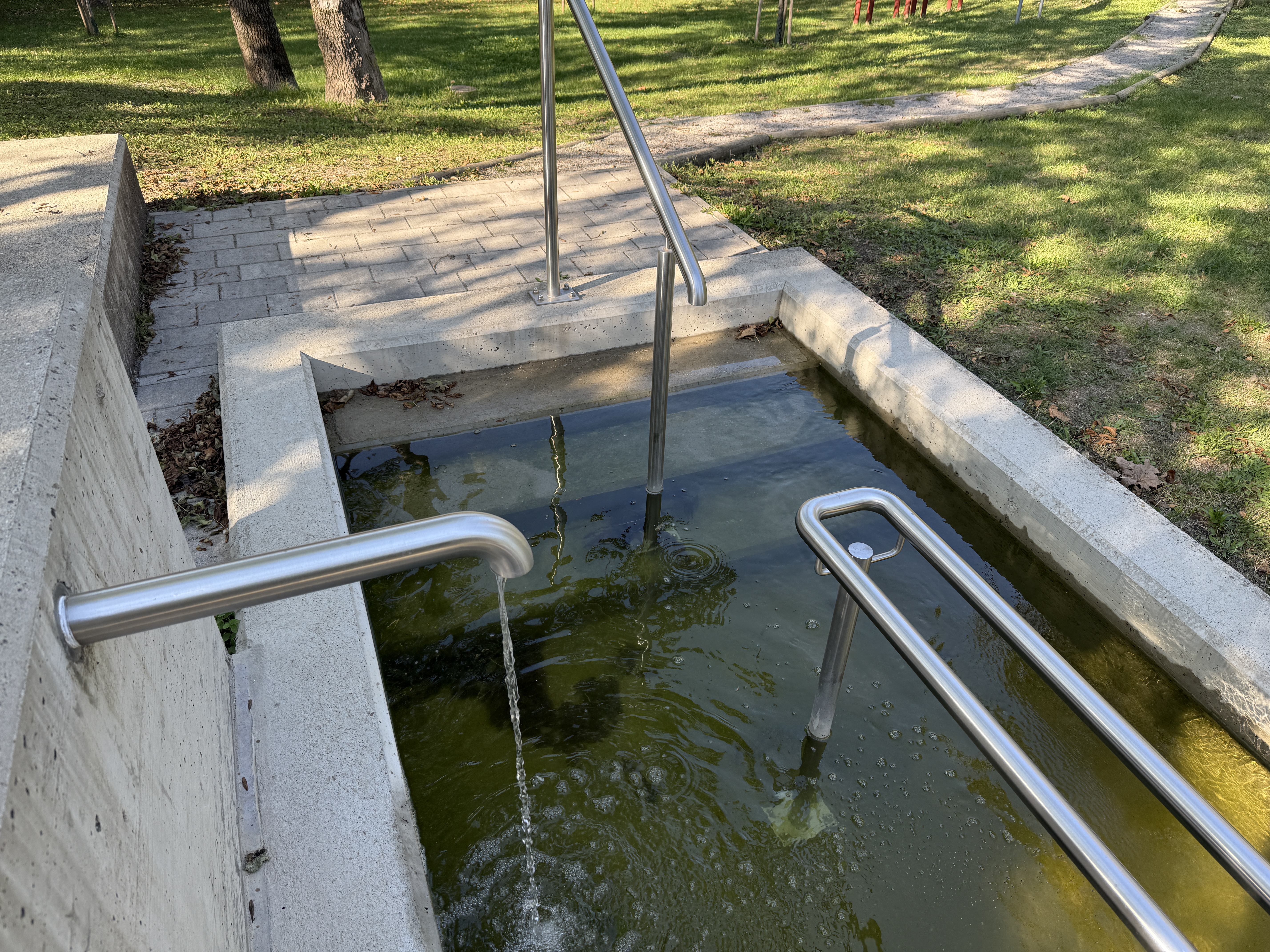 outdoor water fountain