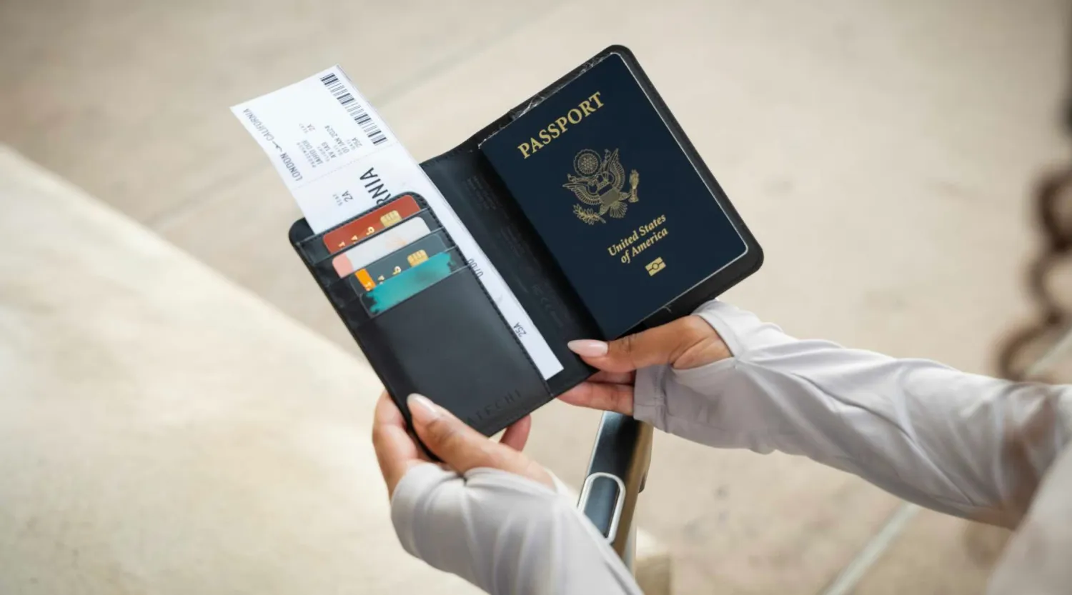 satechi-find-my-passport-cover.jpeg satechi-find-my-passport-cover.jpeg