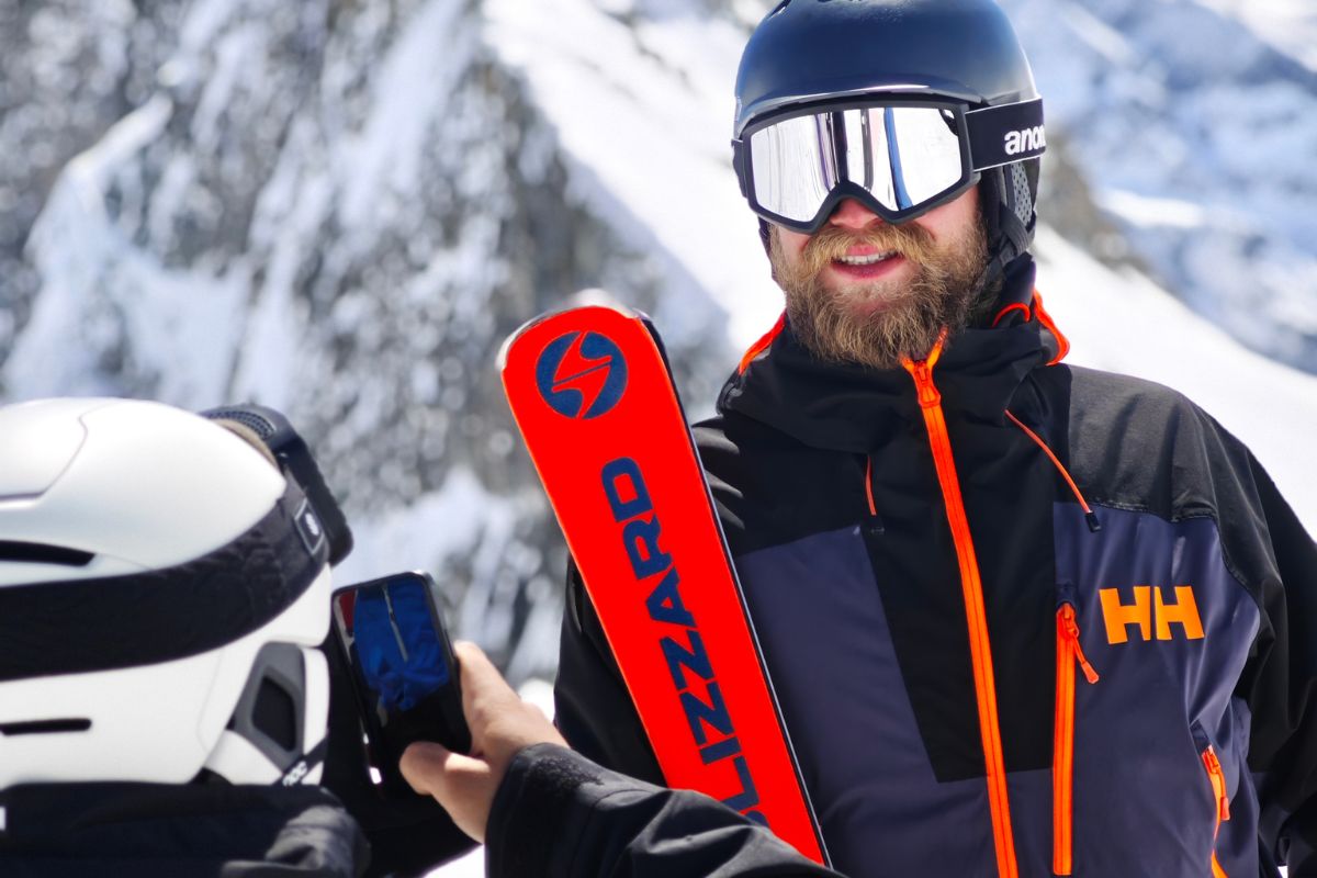 skier with red skis and goggles