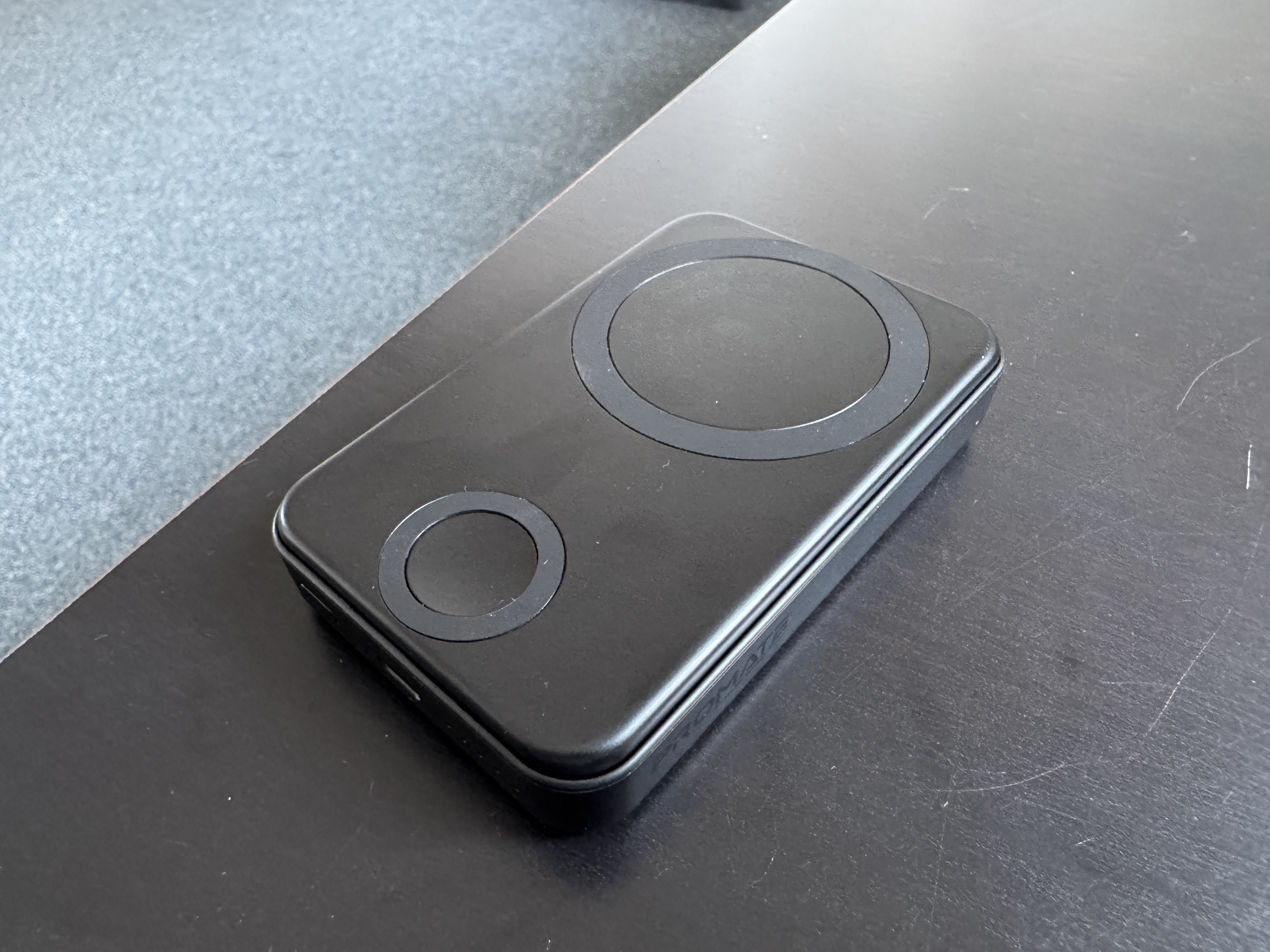 black wireless charger flat