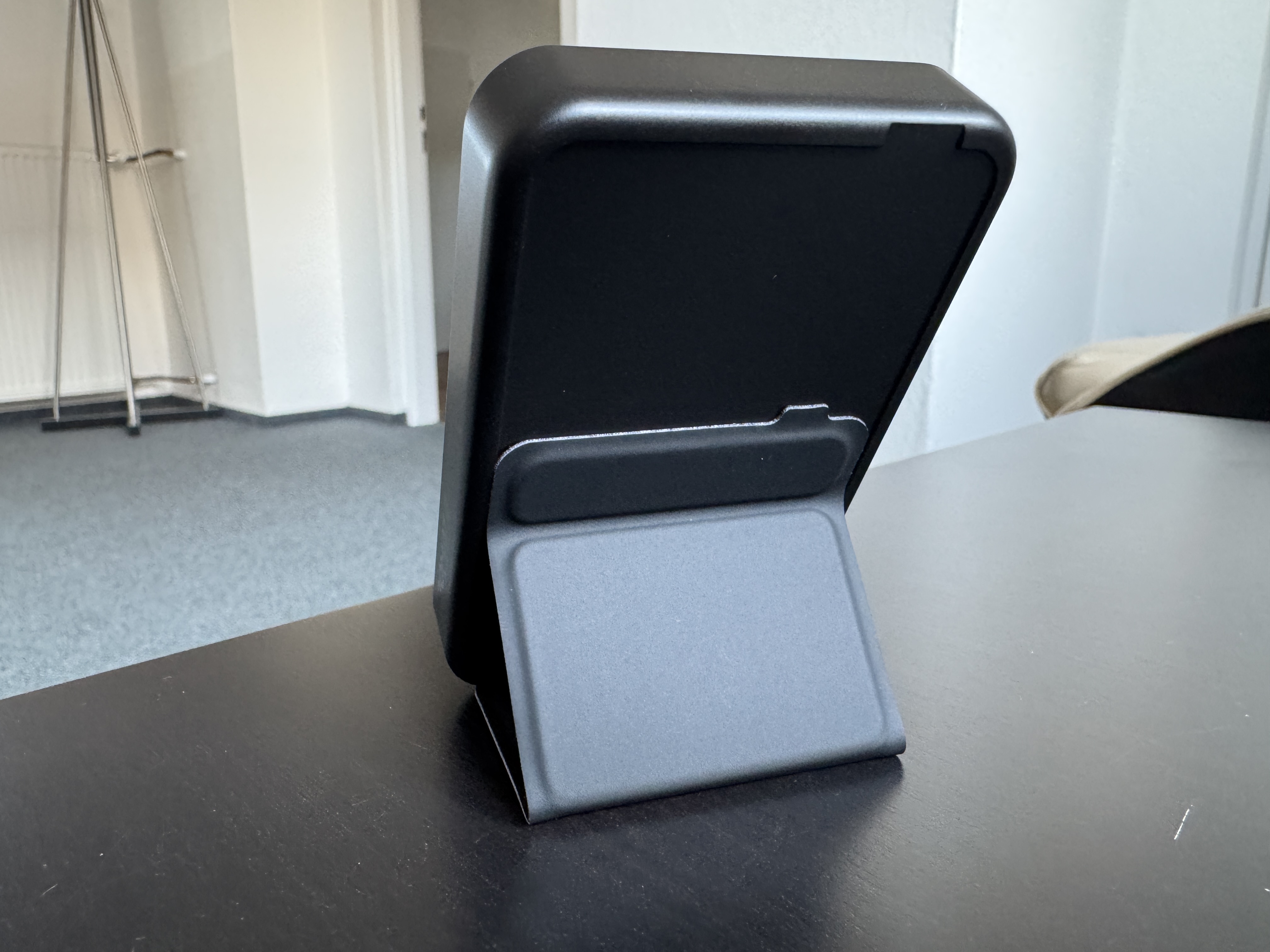 black wireless charger rear